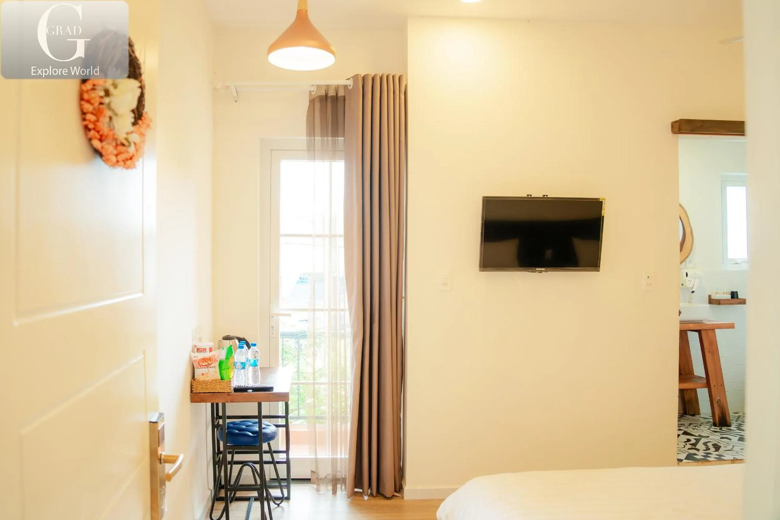 TV and multimedia, Bed in Hoang Yen Villa & Coffee