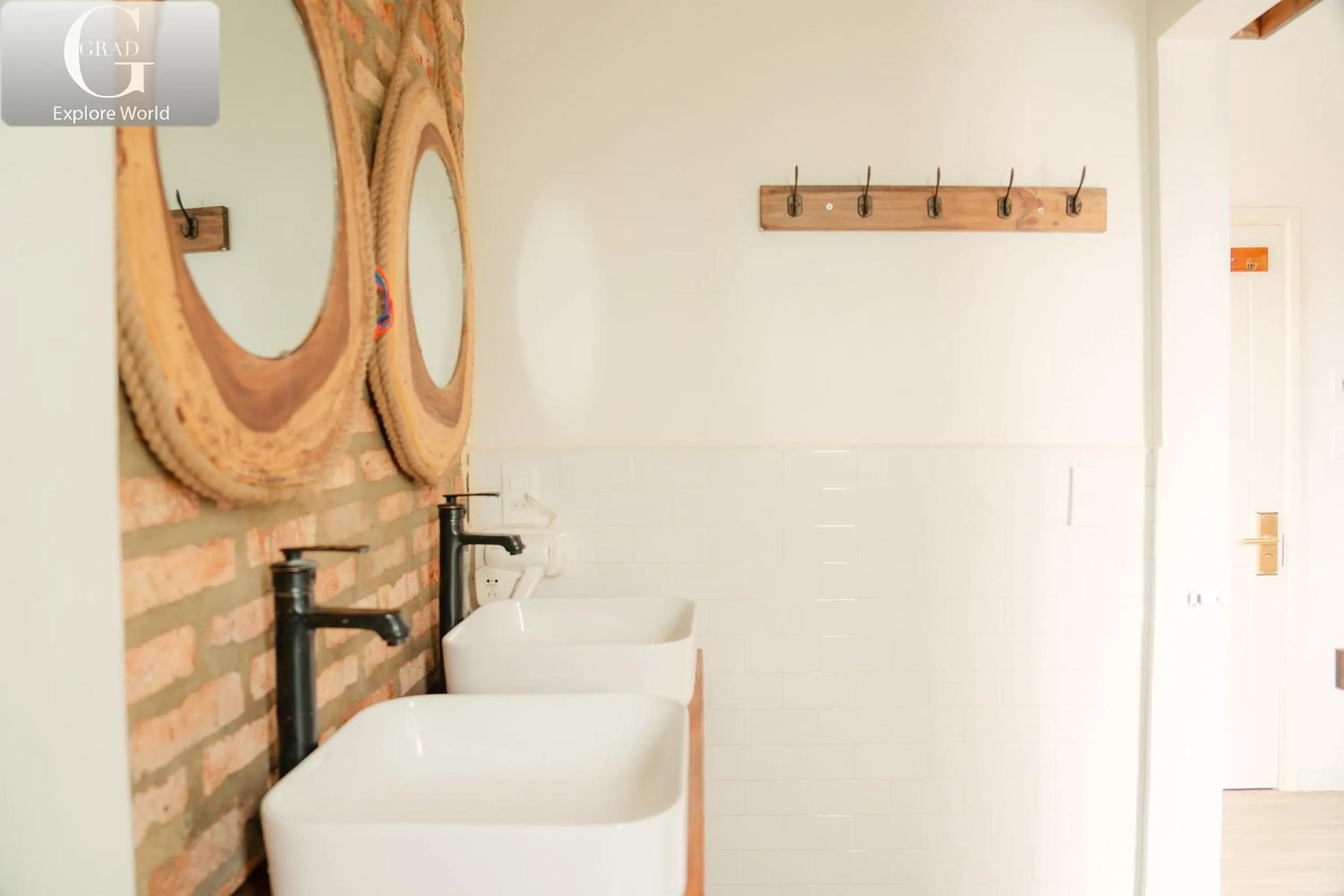 Toilet in Hoang Yen Villa & Coffee