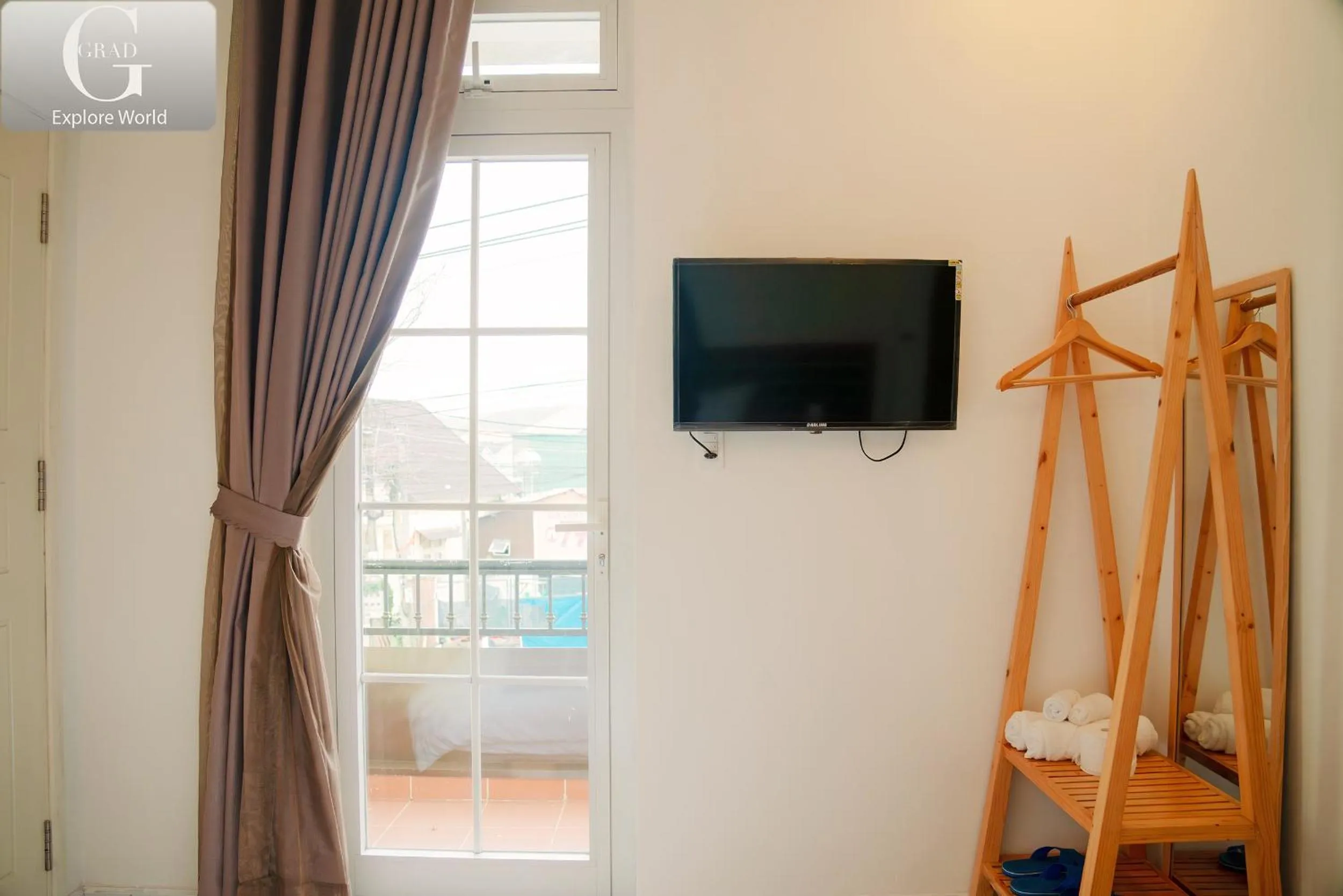 TV and multimedia in Hoang Yen Villa & Coffee