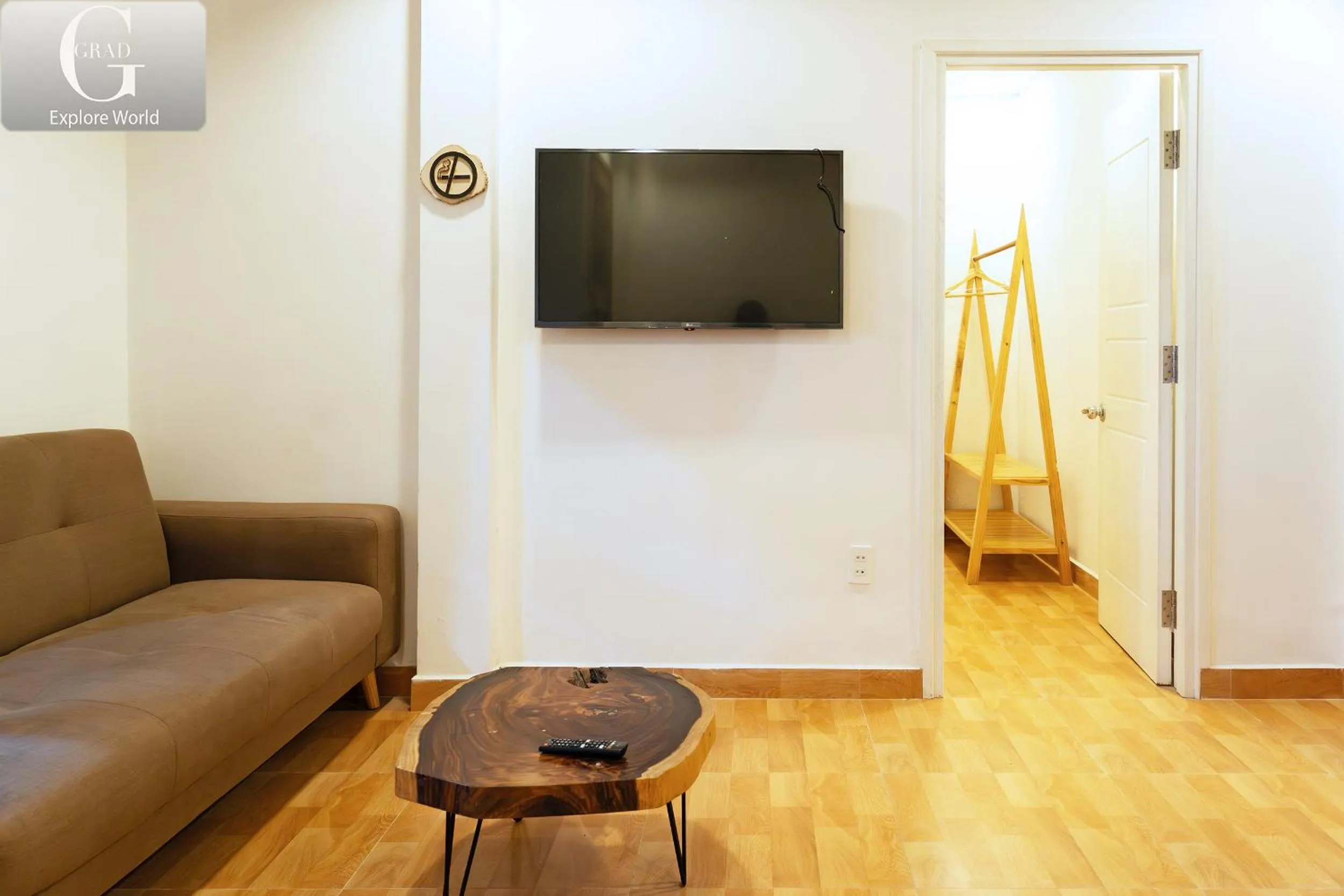 Communal lounge/ TV room in Hoang Yen Villa & Coffee