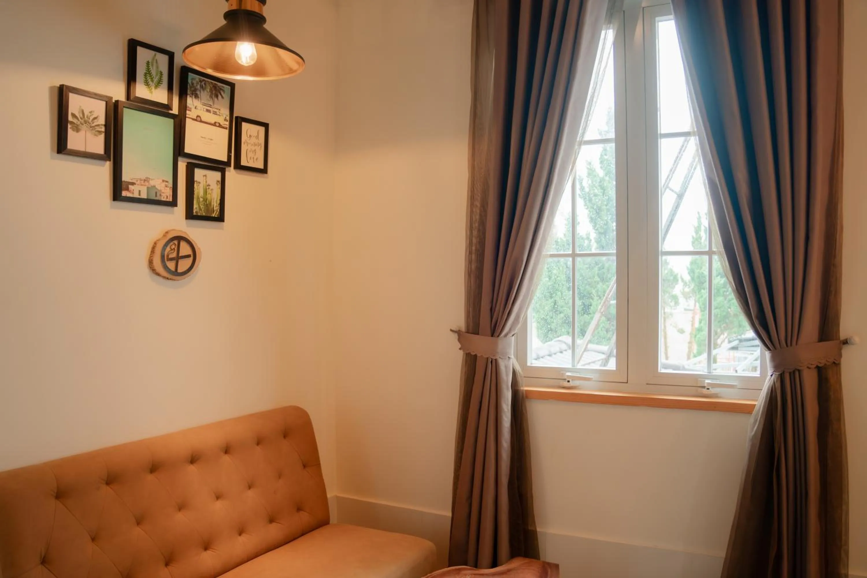 Seating area in Hoang Yen Villa & Coffee