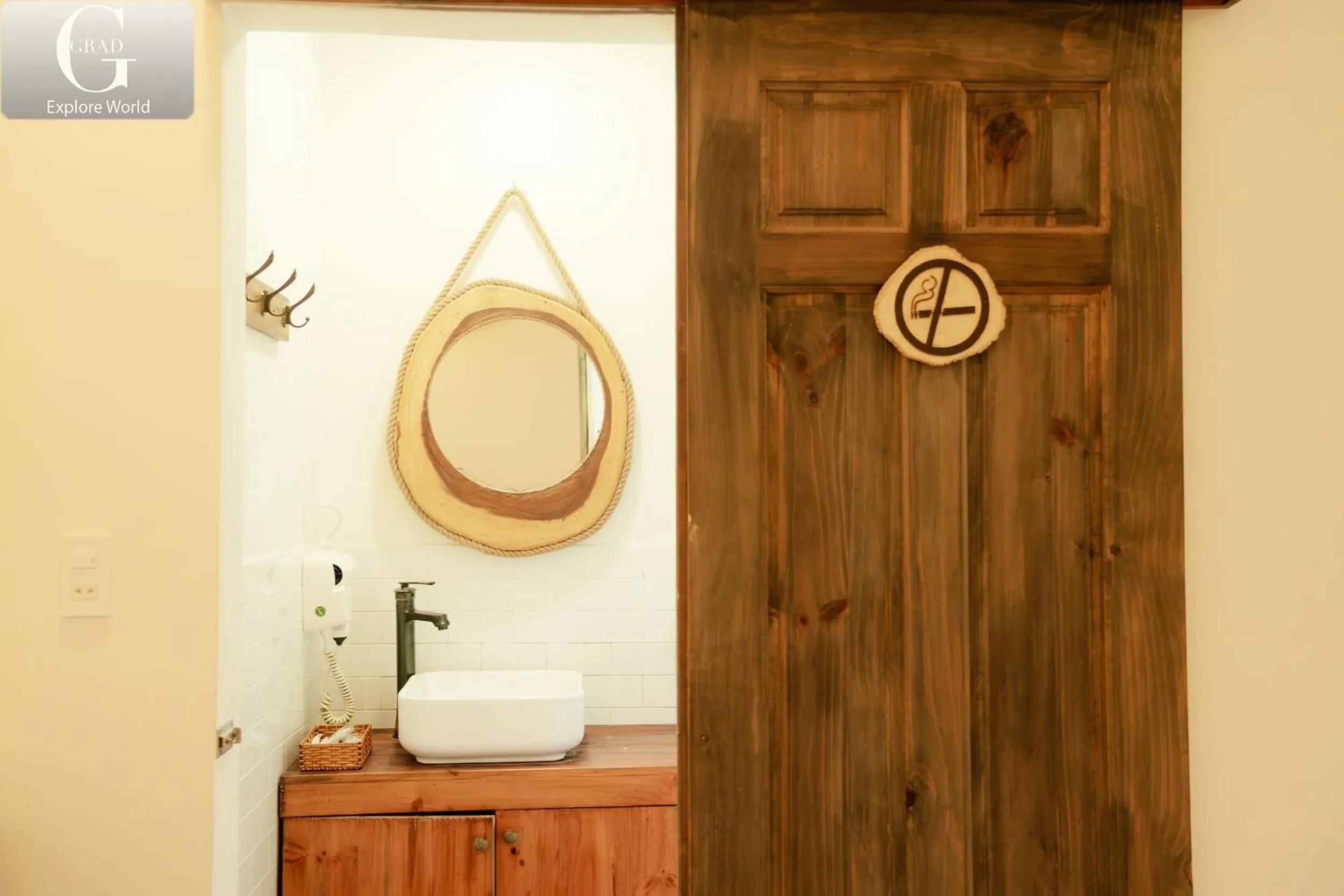 Bathroom in Hoang Yen Villa & Coffee