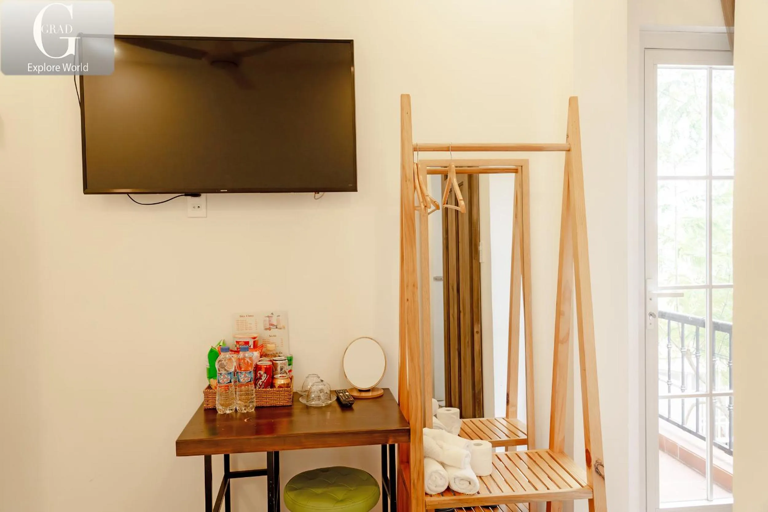 TV and multimedia in Hoang Yen Villa & Coffee