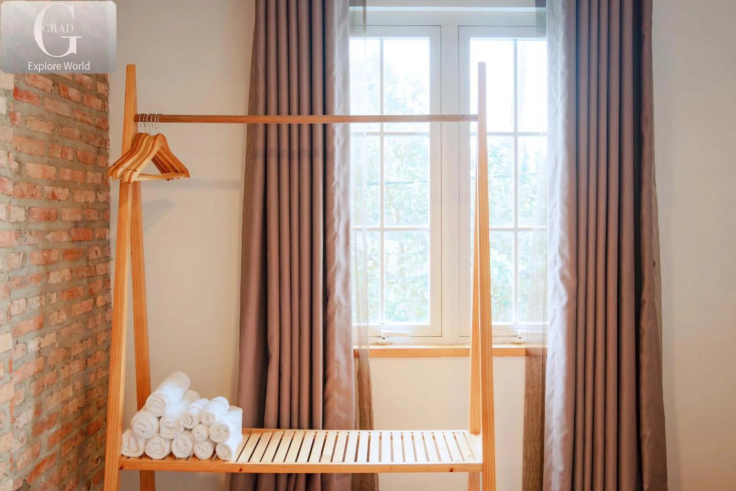 Photo of the whole room in Hoang Yen Villa & Coffee