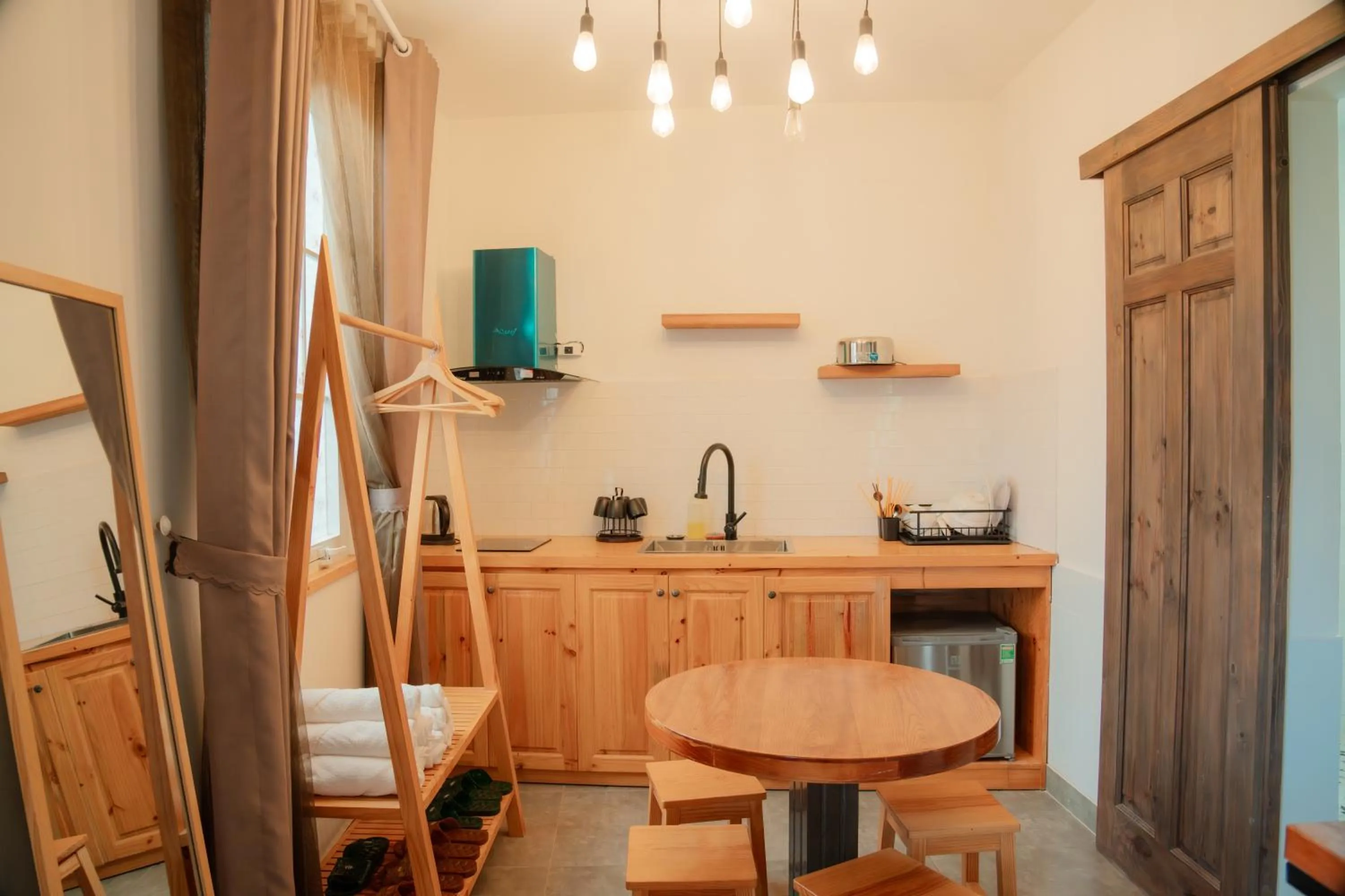 Dining area in Hoang Yen Villa & Coffee