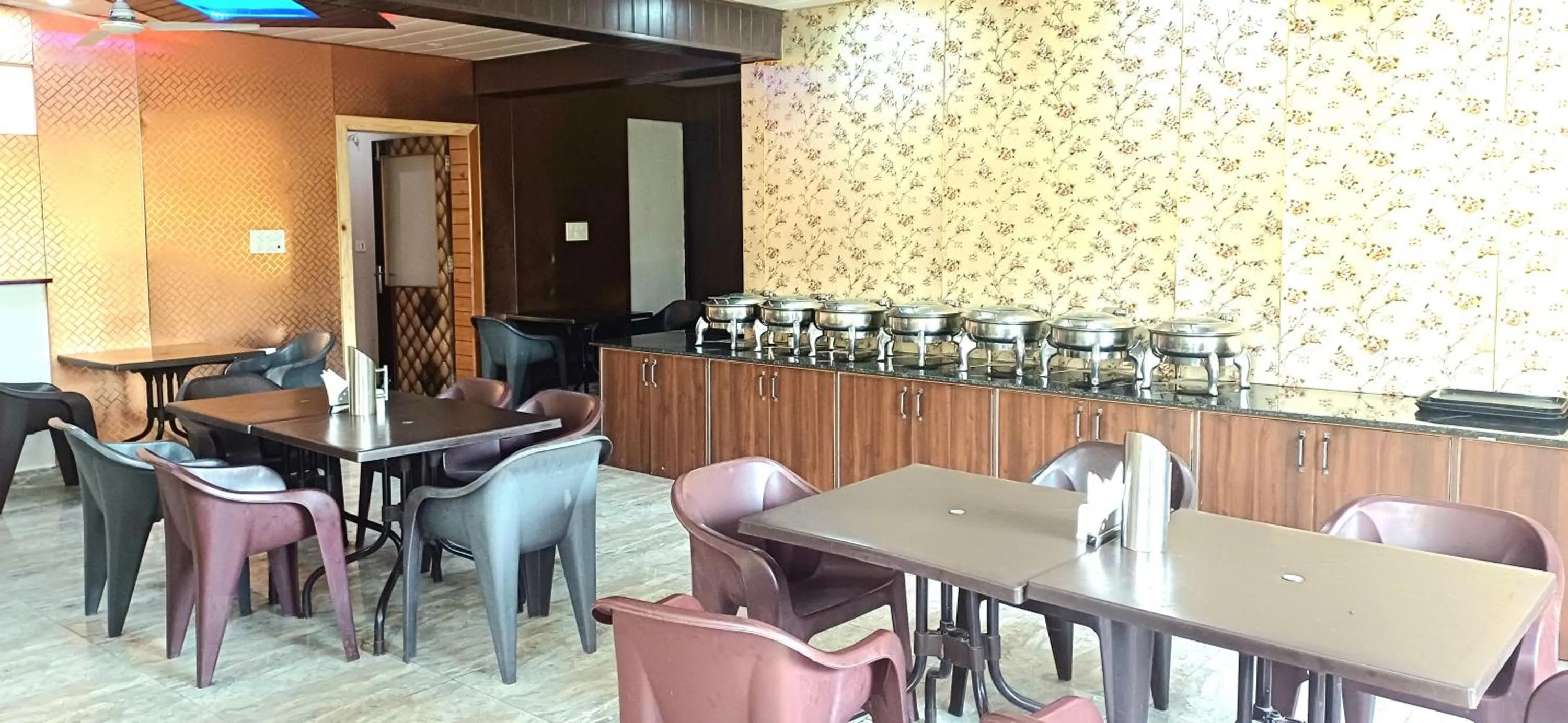 Restaurant/places to eat in The Nature View Resort by Ohana