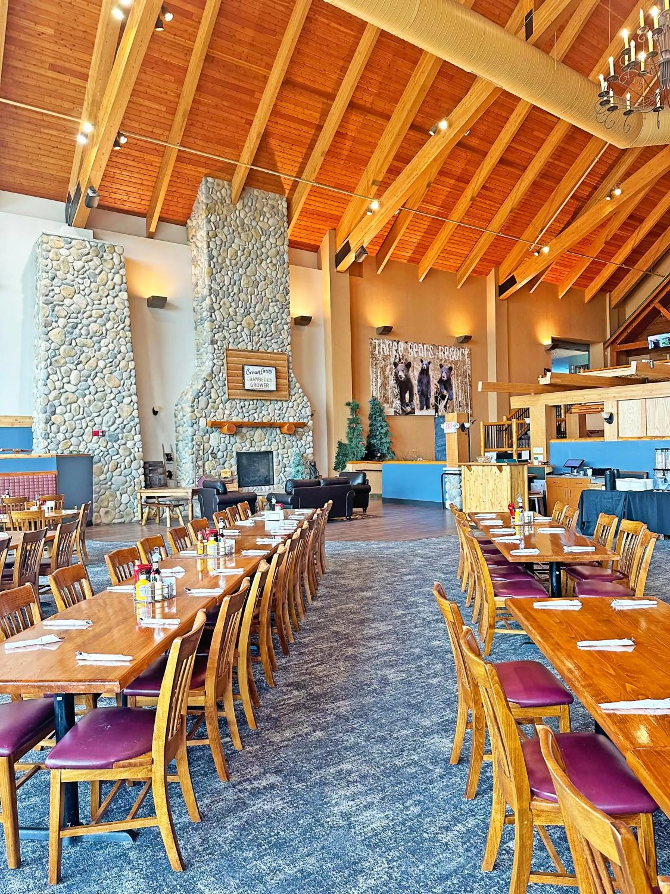 Restaurant/places to eat in Three Bears Resort Waterpark Near Tomah Ascend Collection