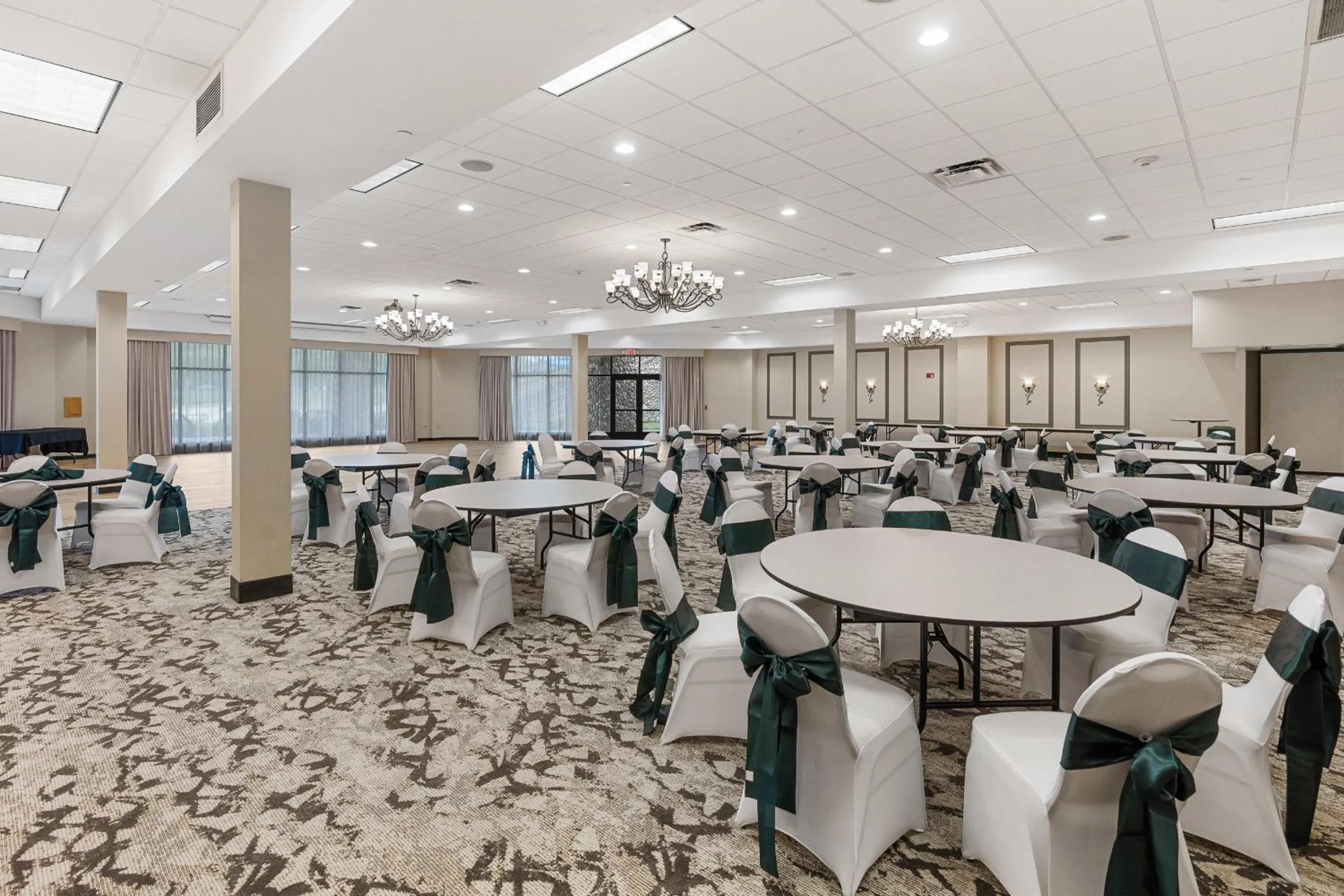 Restaurant/places to eat in Three Bears Resort Waterpark Near Tomah Ascend Collection