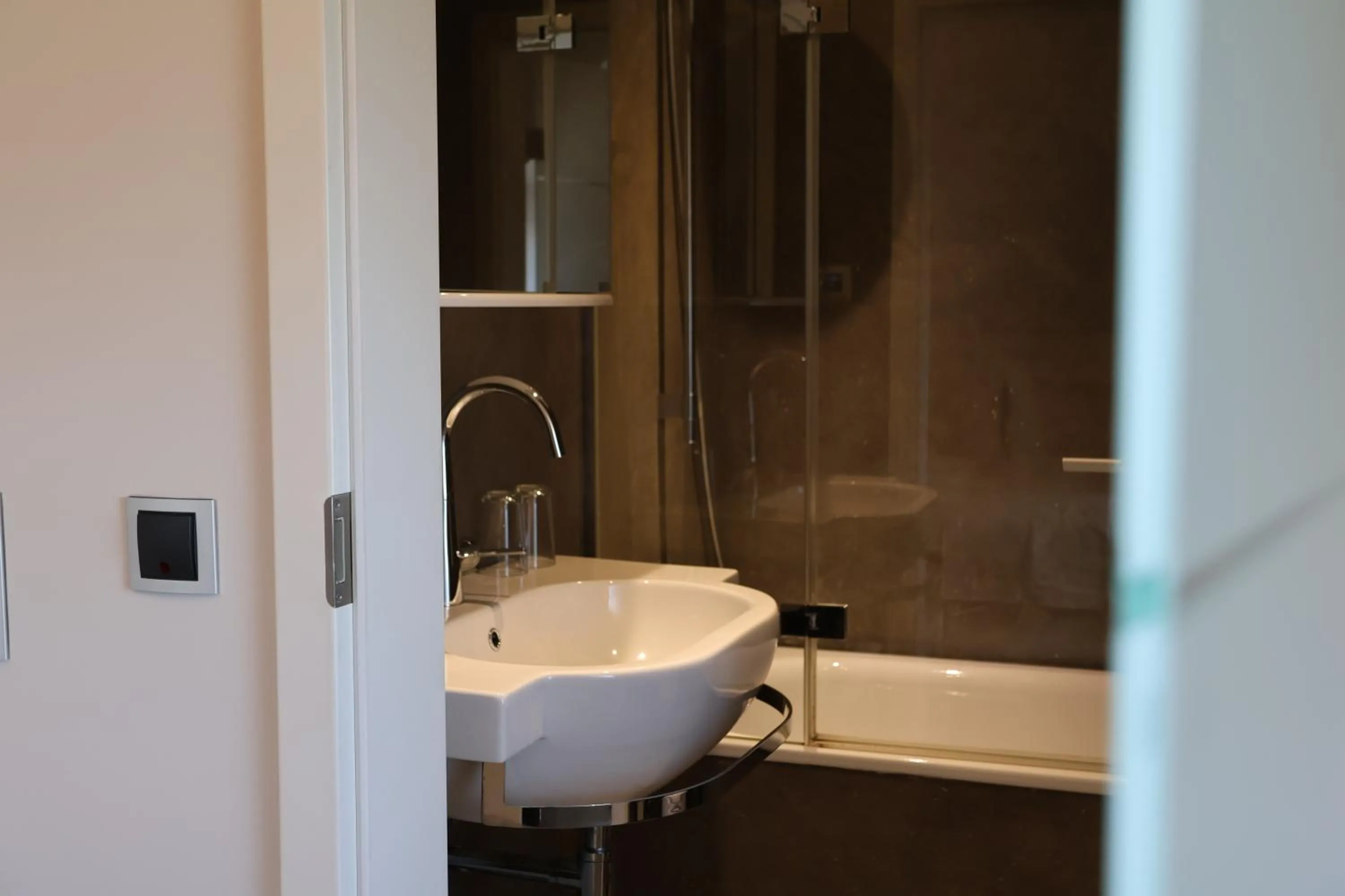 Shower in Hotel an der Therme