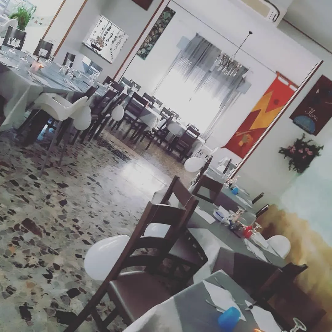 Restaurant/places to eat in Hotel Flora