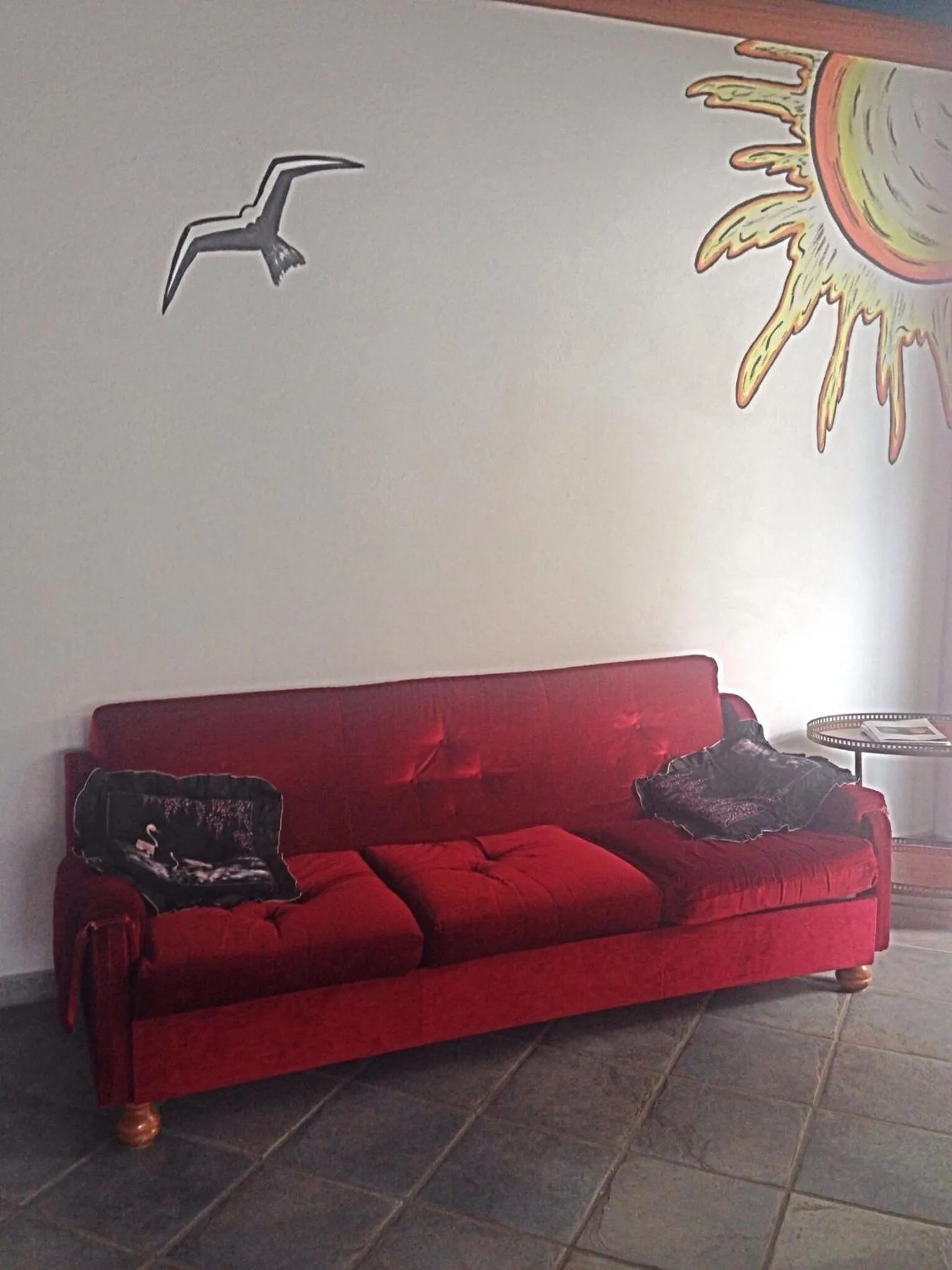 Communal lounge/ TV room in Hotel Flora