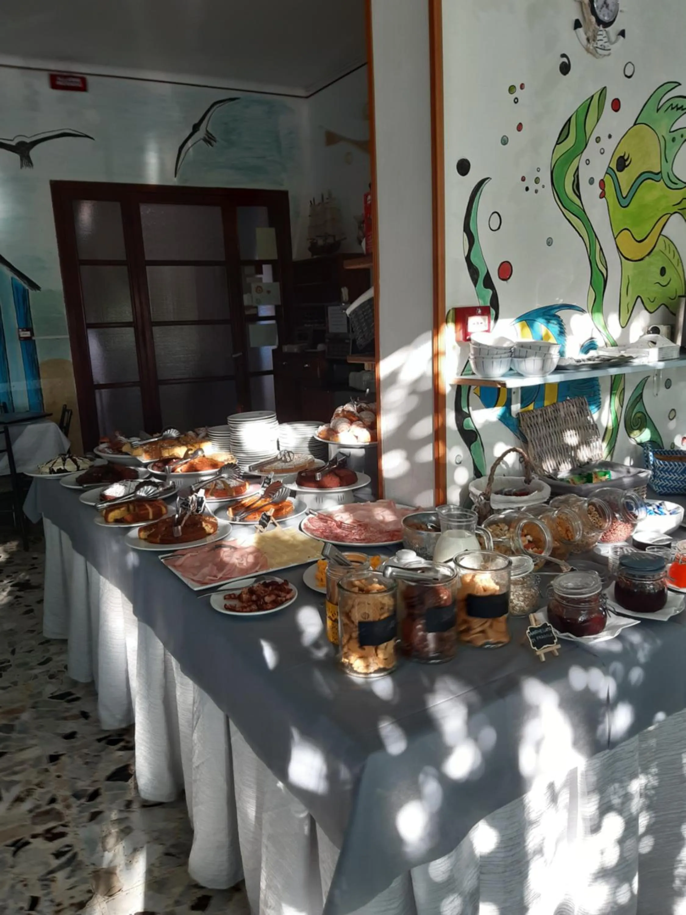 Restaurant/places to eat in Hotel Flora