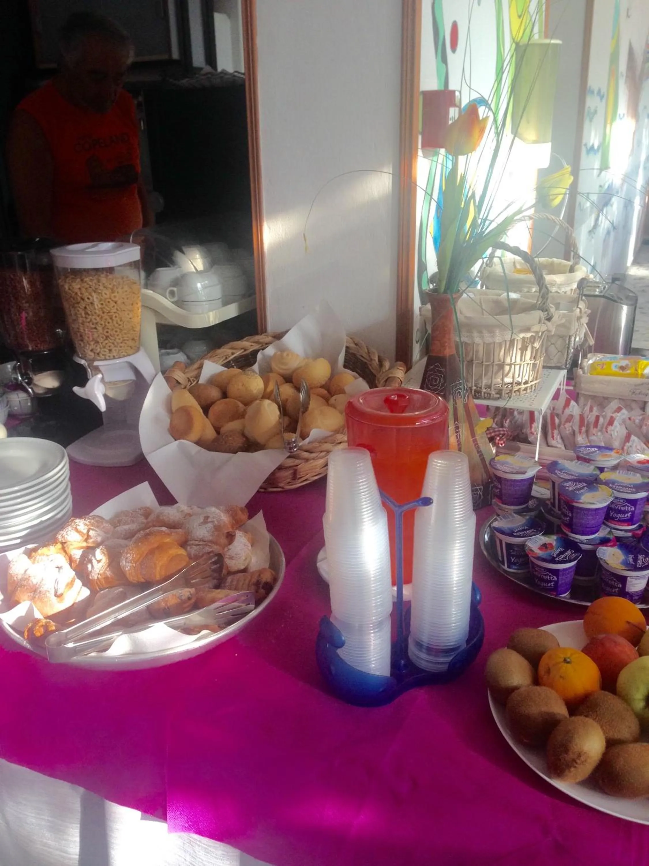 Restaurant/places to eat in Hotel Flora