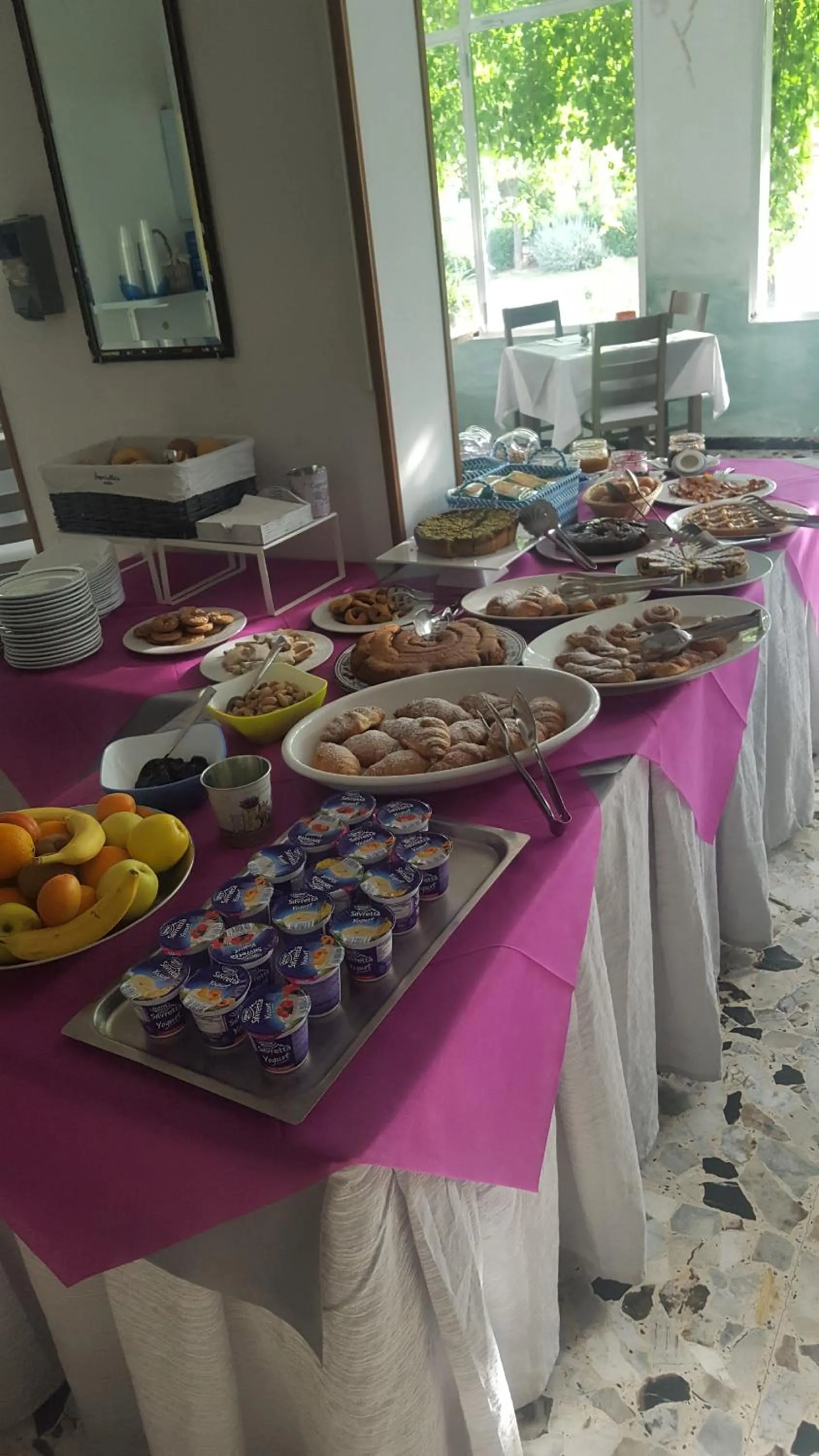 Food and drinks in Hotel Flora