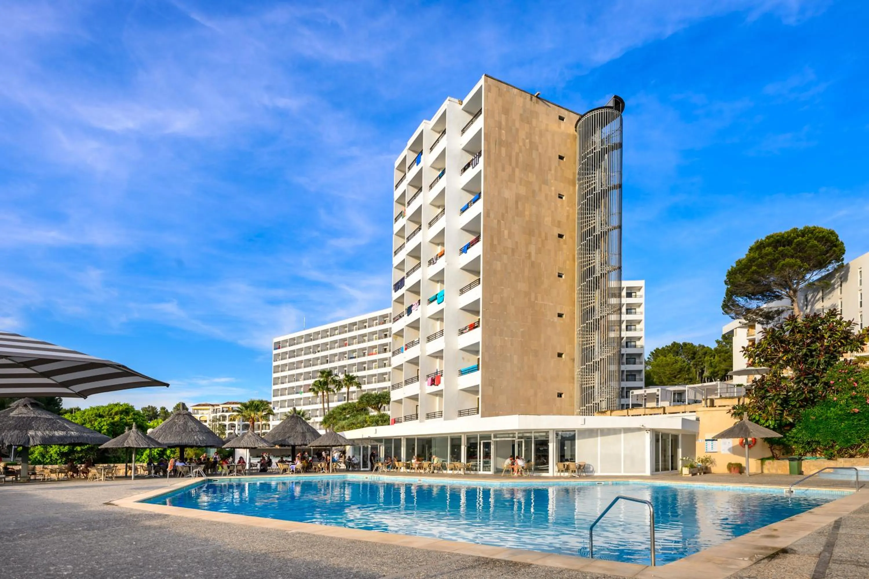 Property building in Hotel Vibra Beverly Playa