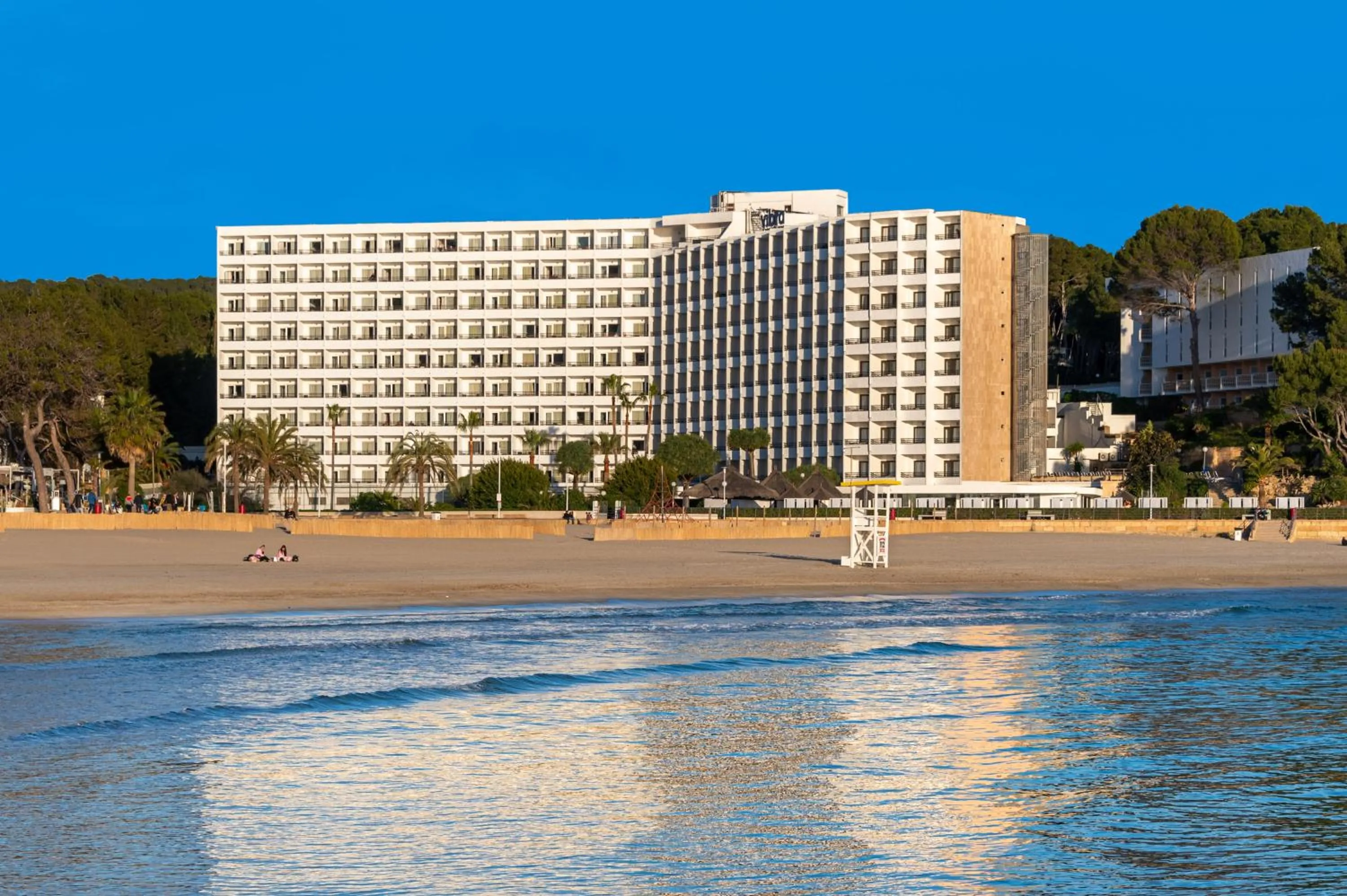 Property building in Hotel Vibra Beverly Playa
