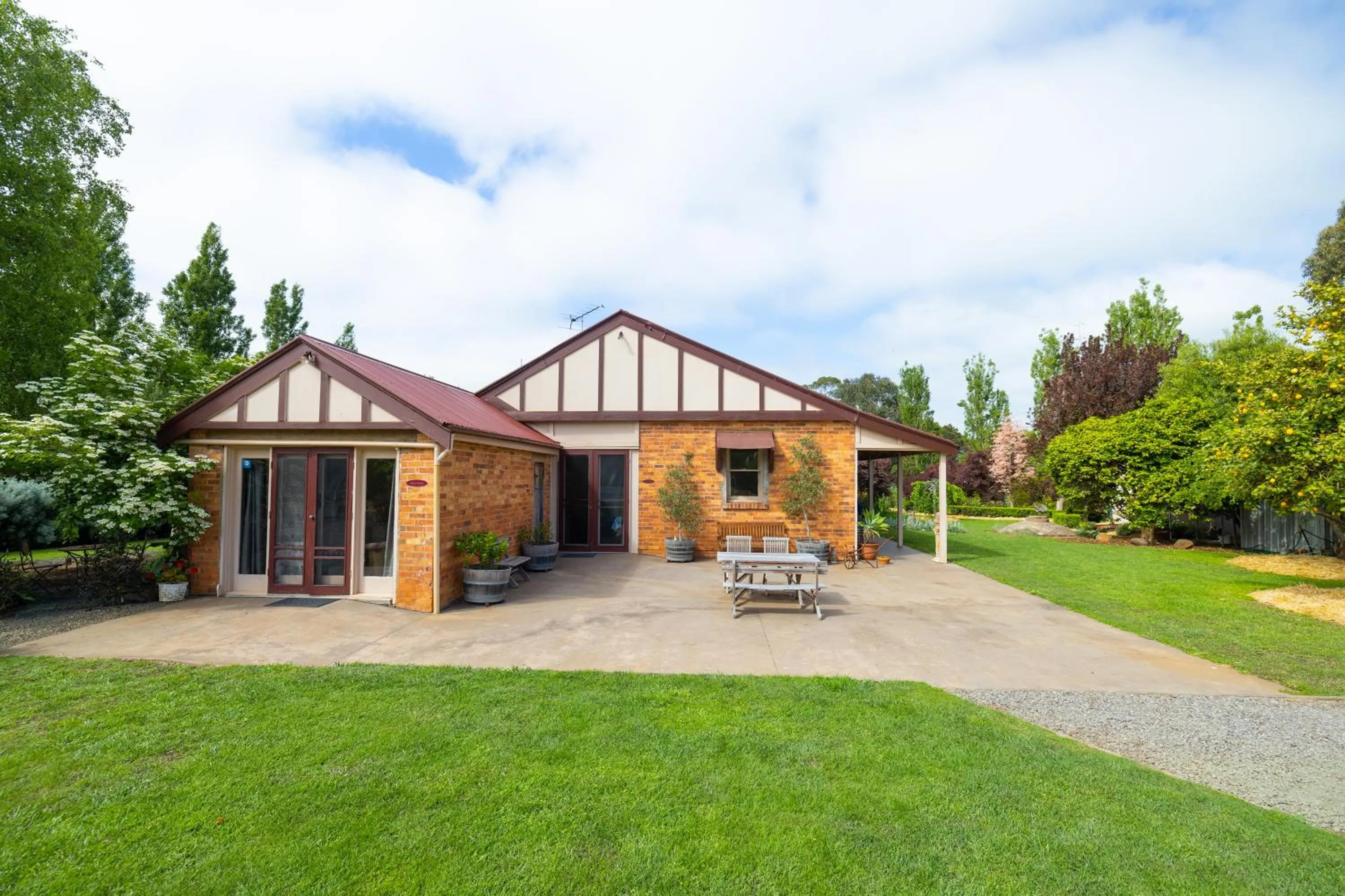 Facade/entrance in Pierrepoint Accommodation