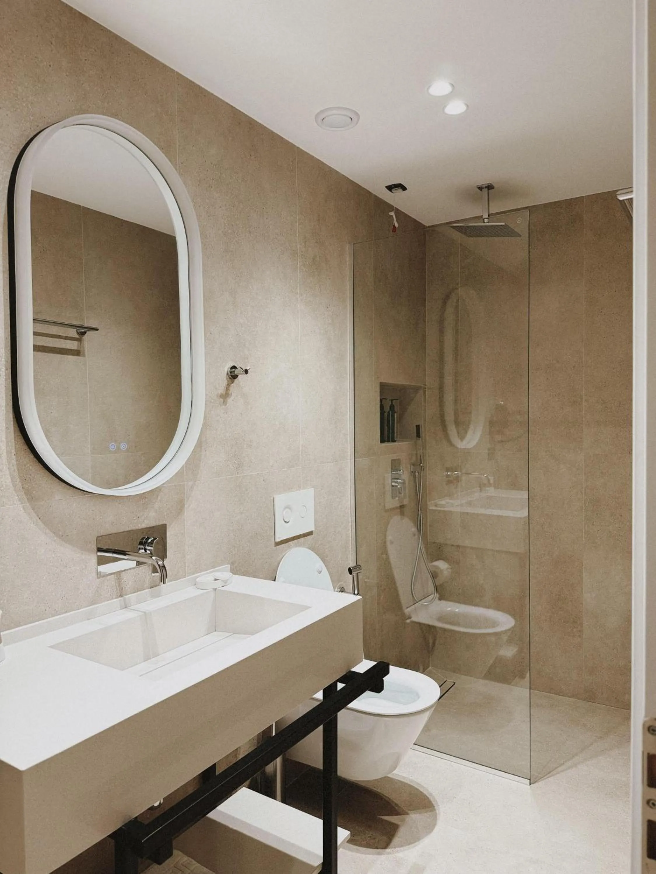 Toilet in Jako Premium Hotel