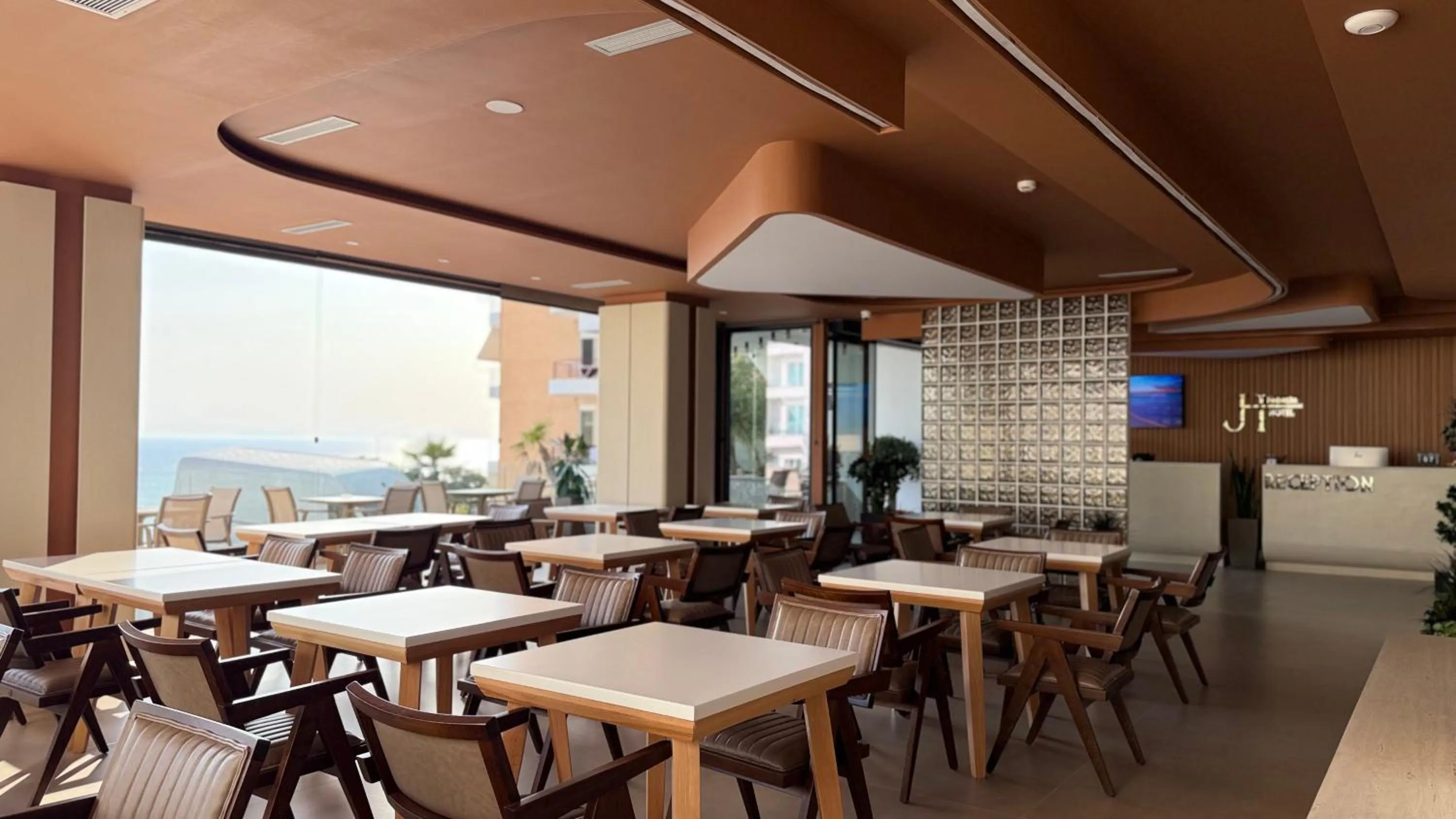 Restaurant/places to eat in Jako Premium Hotel