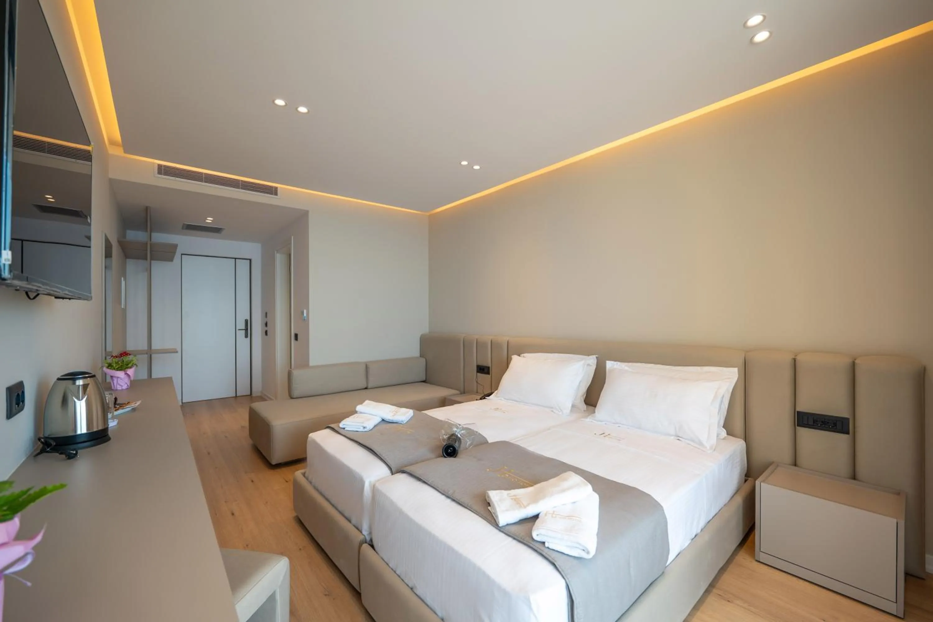 Photo of the whole room in Jako Premium Hotel