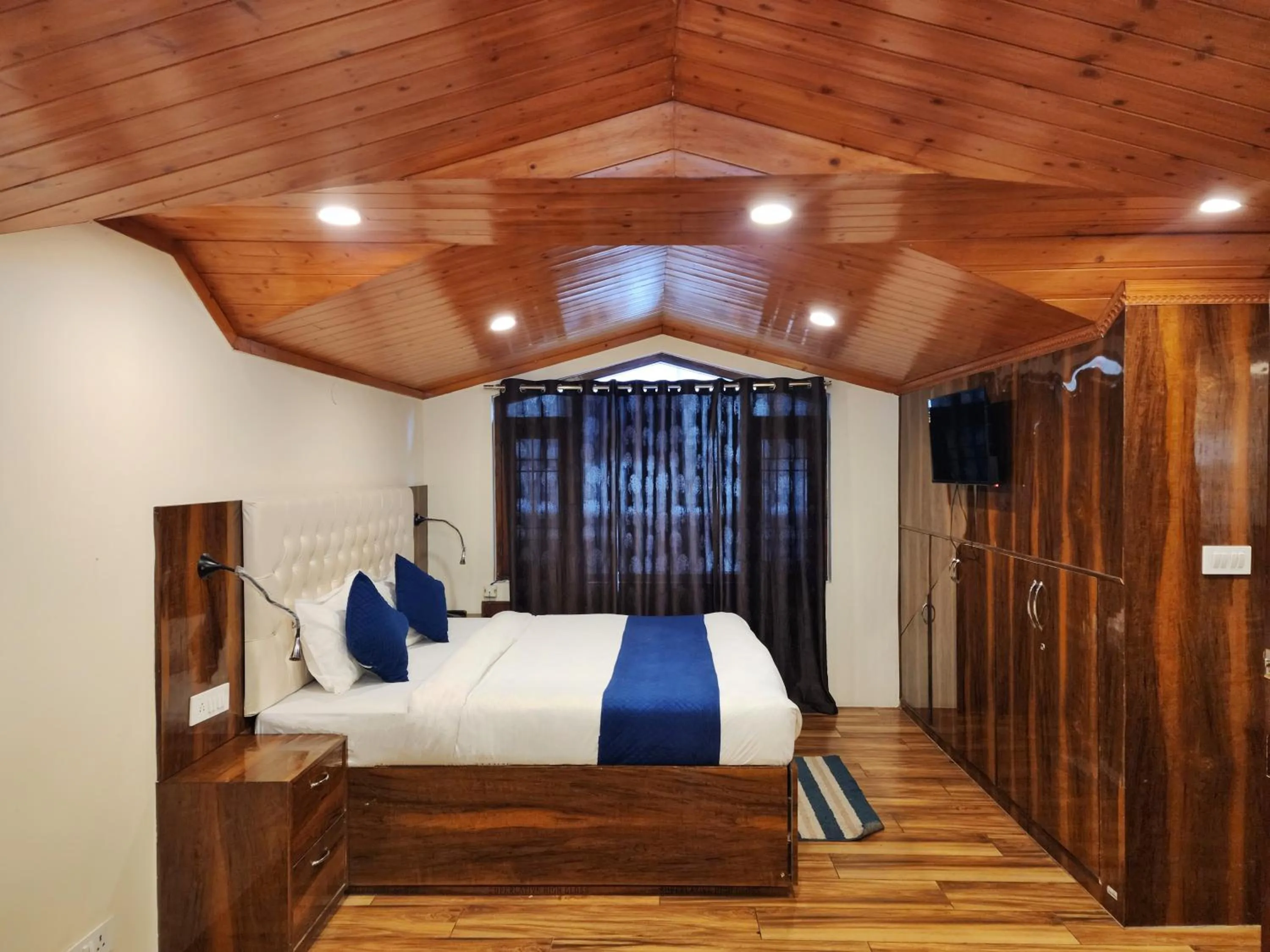 Bed in Florence B&B Near Mall Road - Amazing Valley View