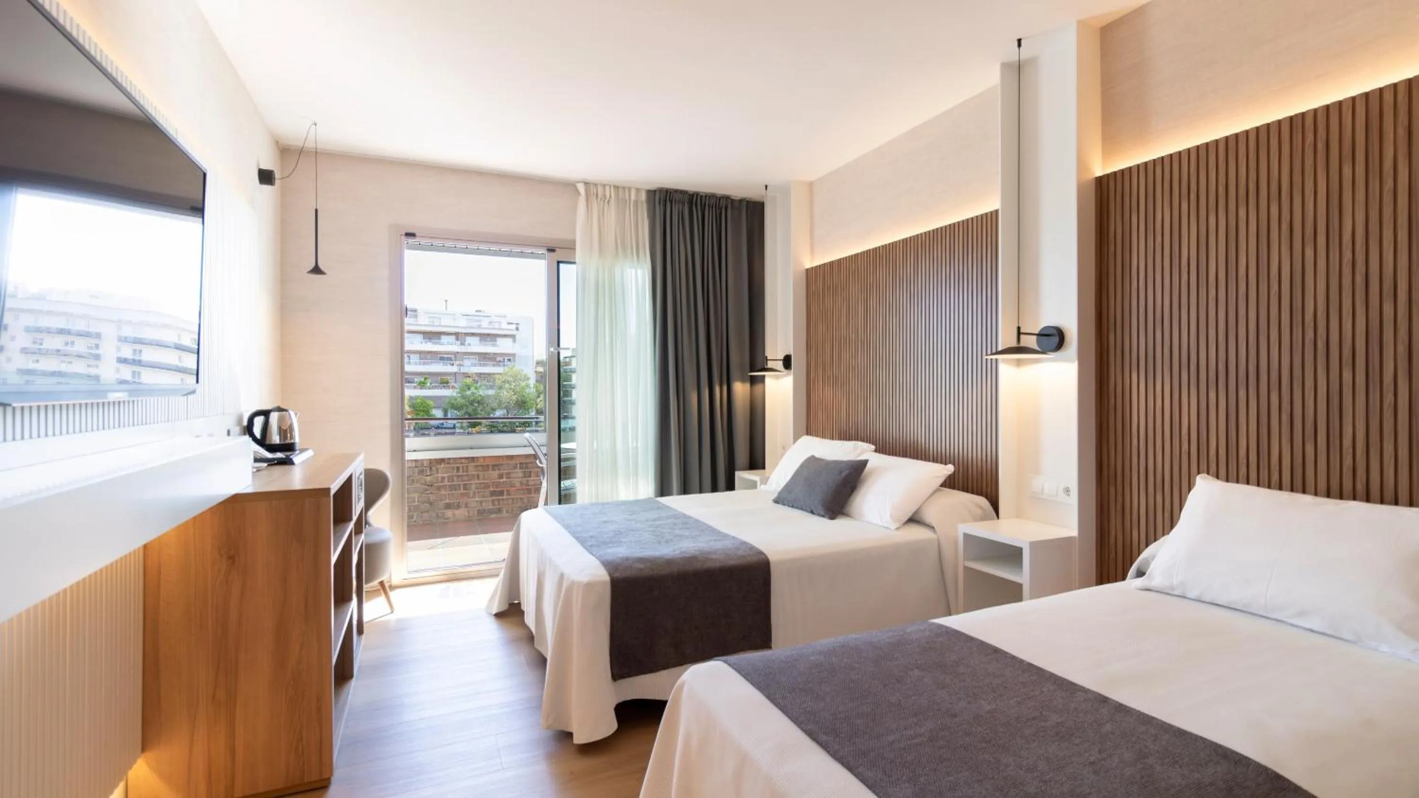 Bed in Golden Port Salou & Spa