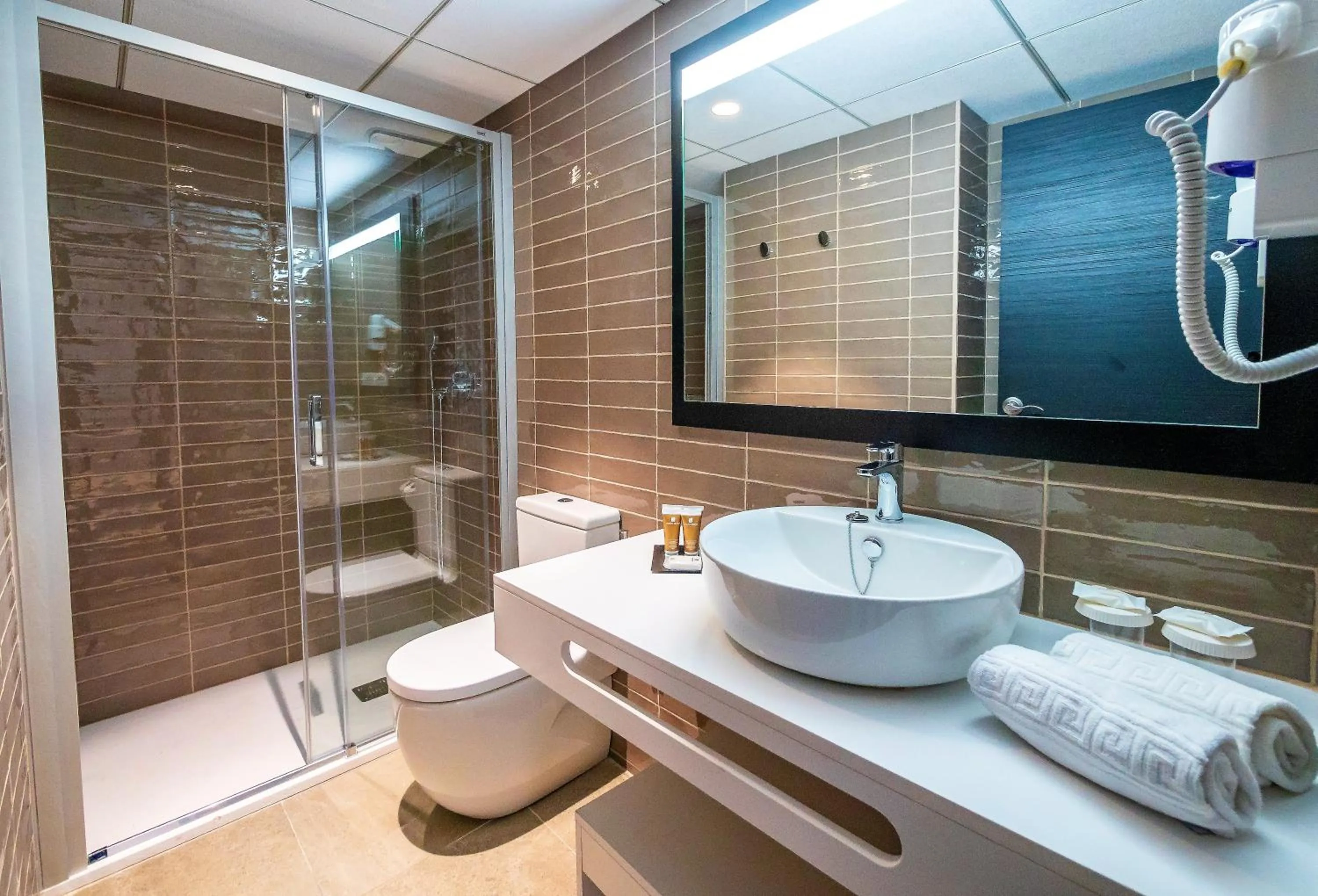 Toilet in Golden Port Salou & Spa