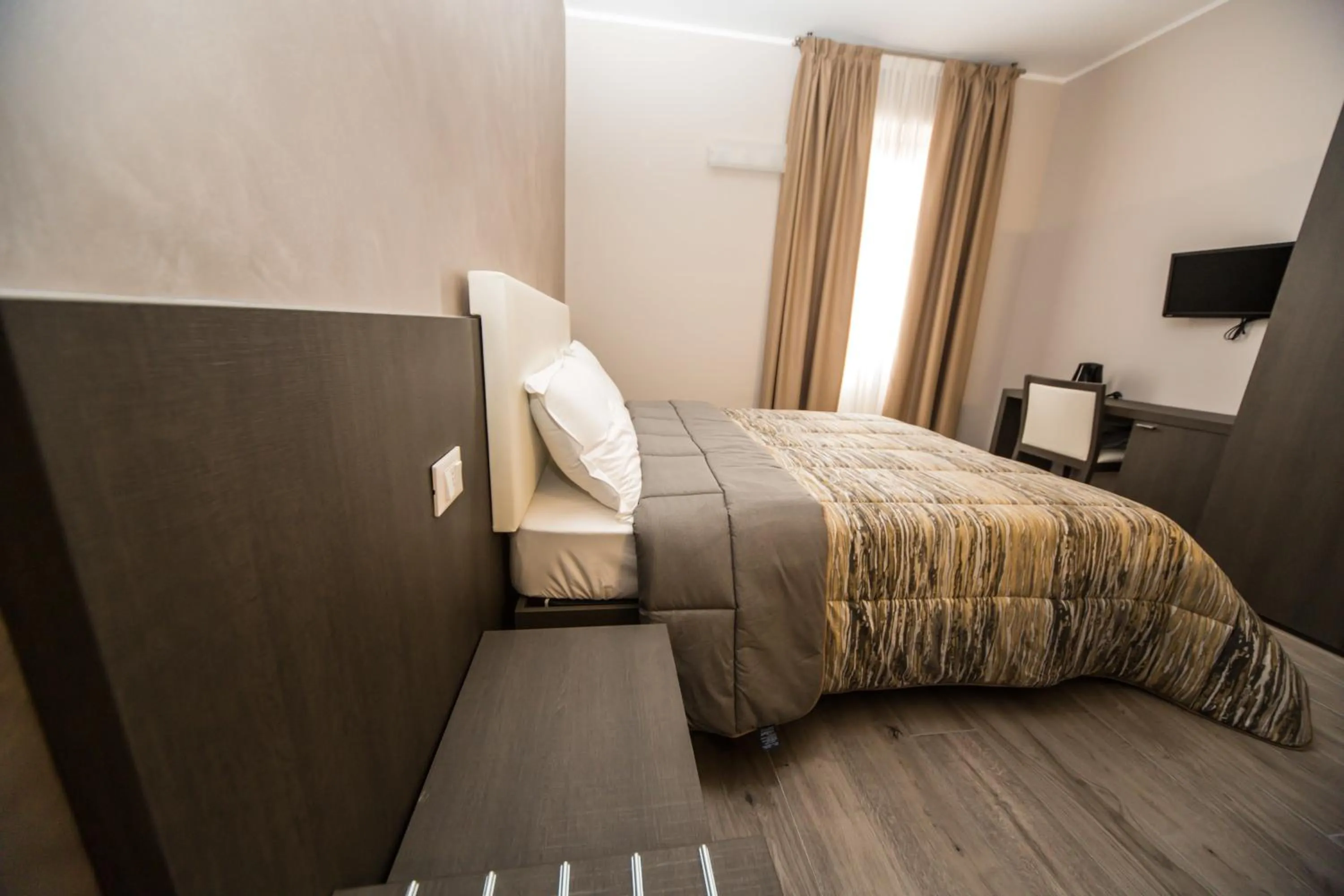 Photo of the whole room, Bed in B&B Corte sul Naviglio CIN I T 0 1 5 0 7 0 C 1 3 X U I L Q C V