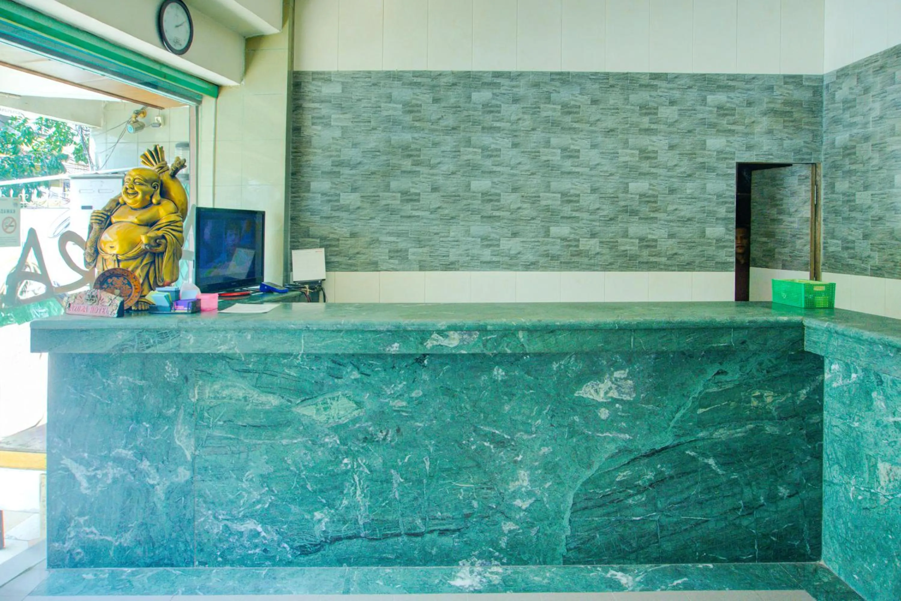 Lobby or reception in Townhouse Oak Palembang Near Jembatan Ampera Formerly Azzura Hotel