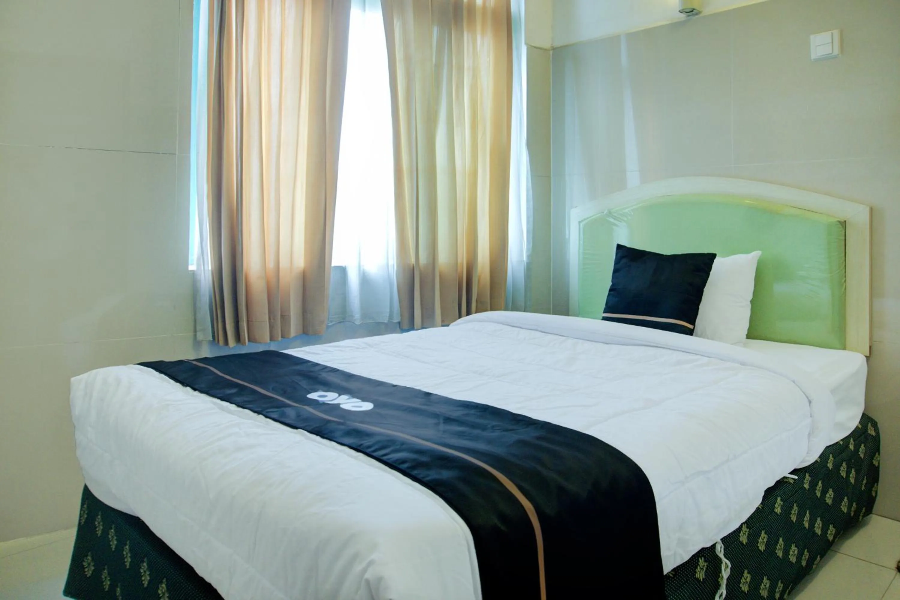 Photo of the whole room, Bed in Townhouse Oak Palembang Near Jembatan Ampera Formerly Azzura Hotel