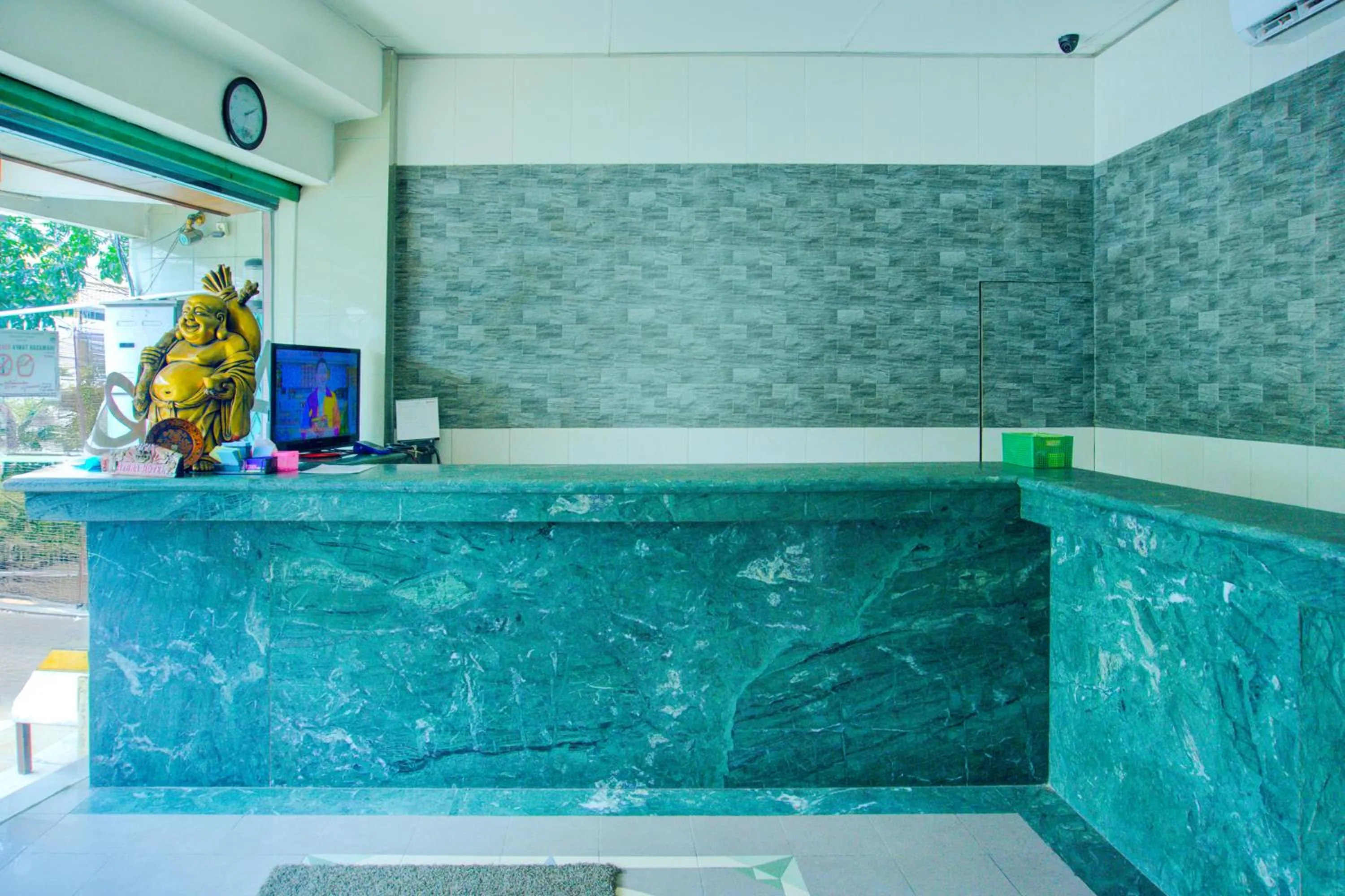 Lobby or reception in Townhouse Oak Palembang Near Jembatan Ampera Formerly Azzura Hotel