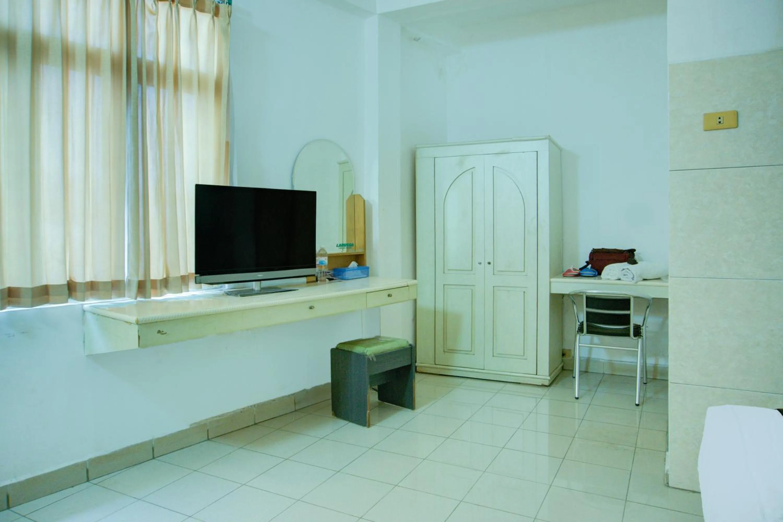 TV and multimedia in Townhouse Oak Palembang Near Jembatan Ampera Formerly Azzura Hotel