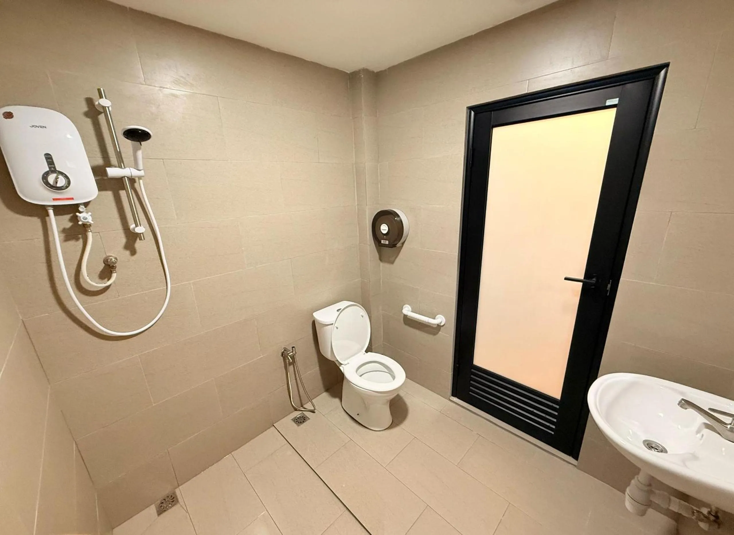 Shower in TwinTree Kelawai