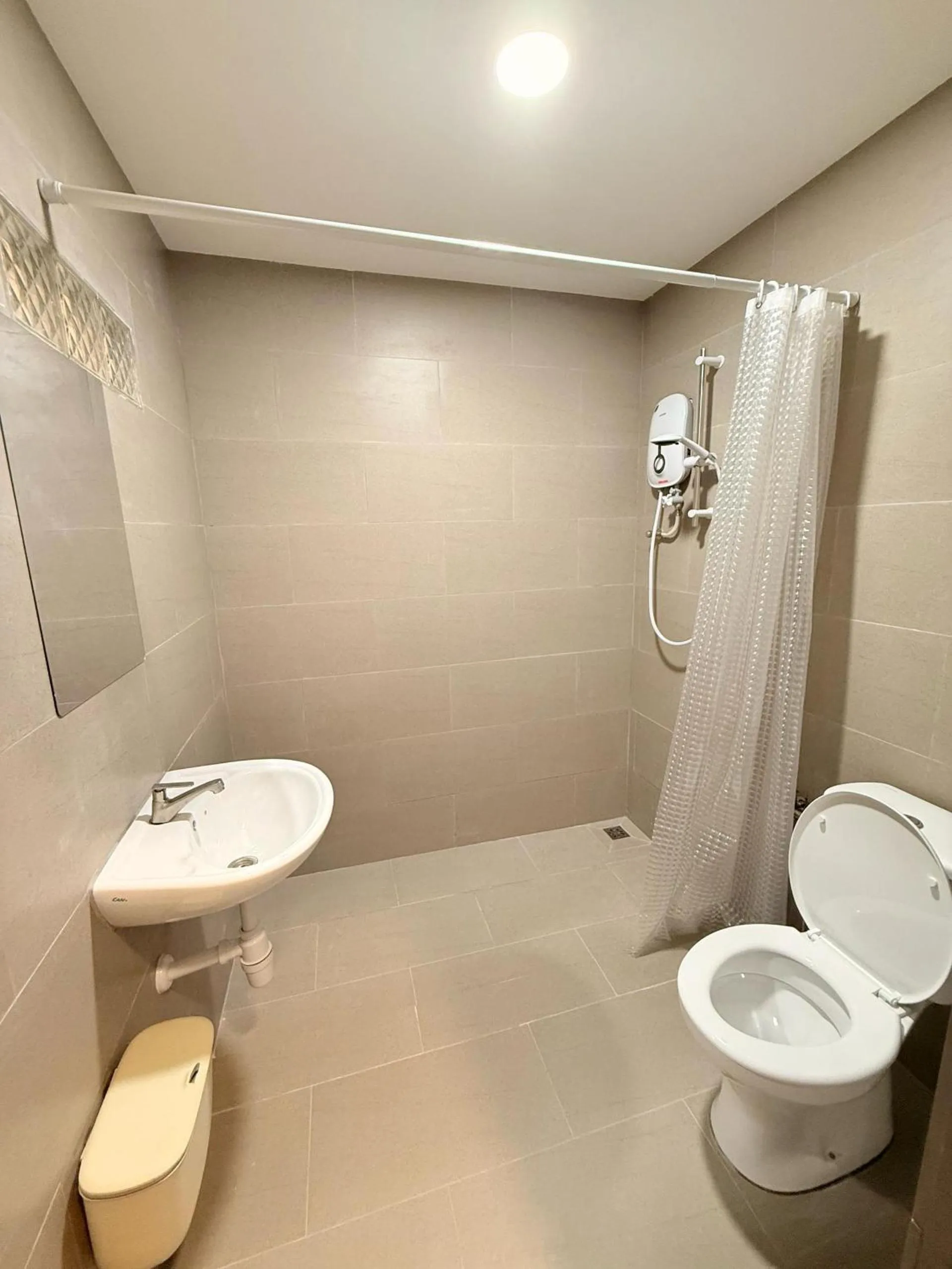 Shower in TwinTree Kelawai