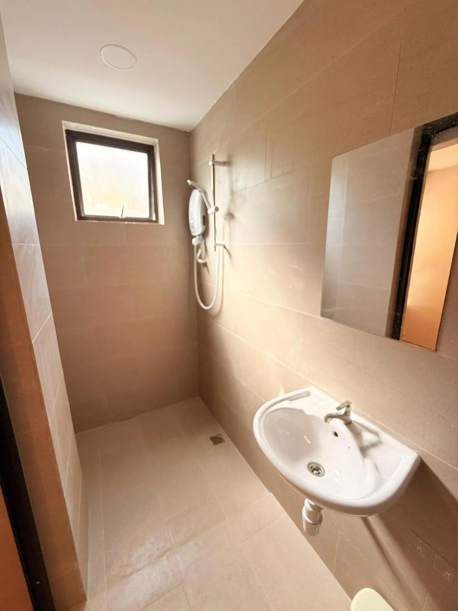 Shower in TwinTree Kelawai