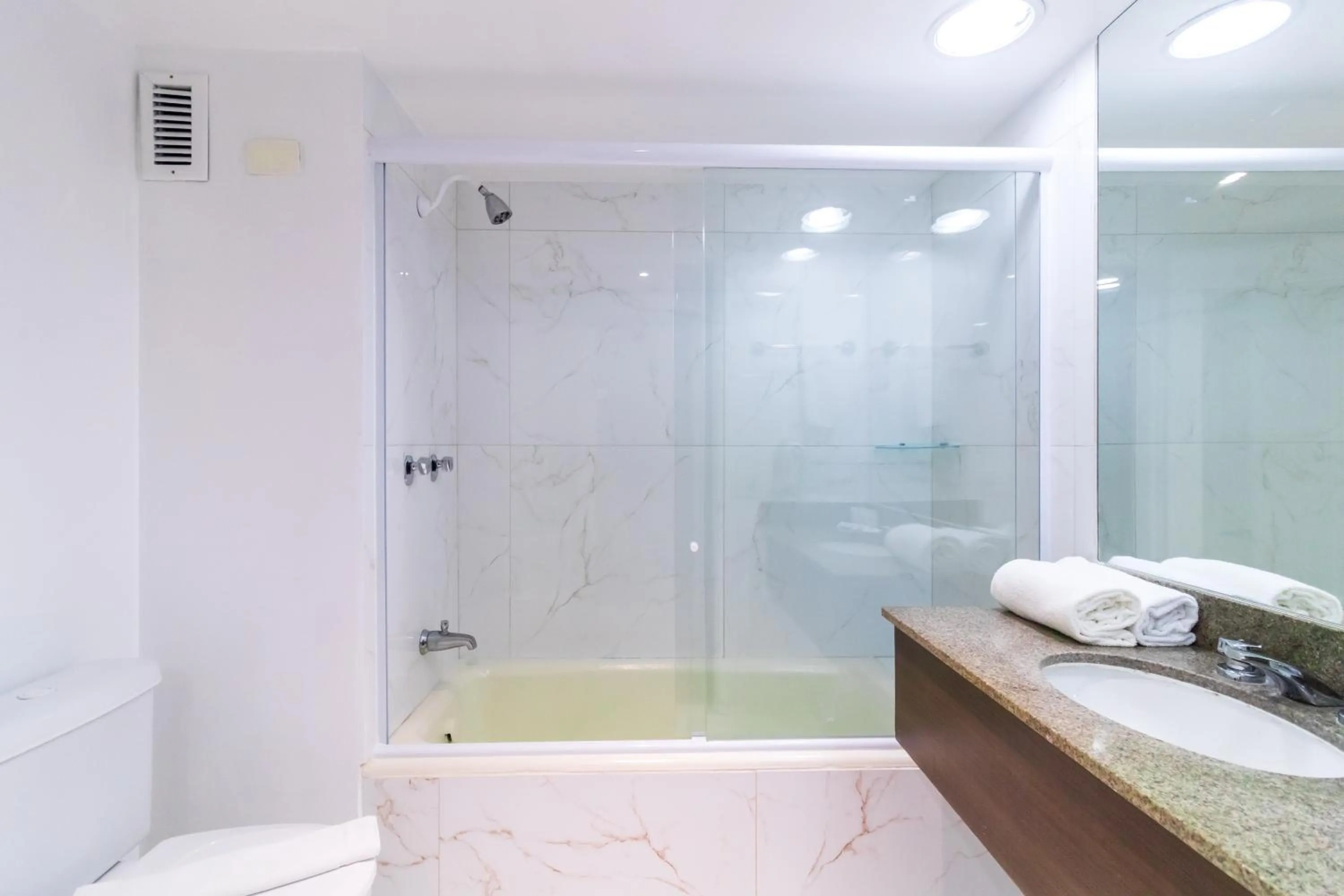 Bathroom in Gran Villagio Hotel SP by Castelo Itaipava