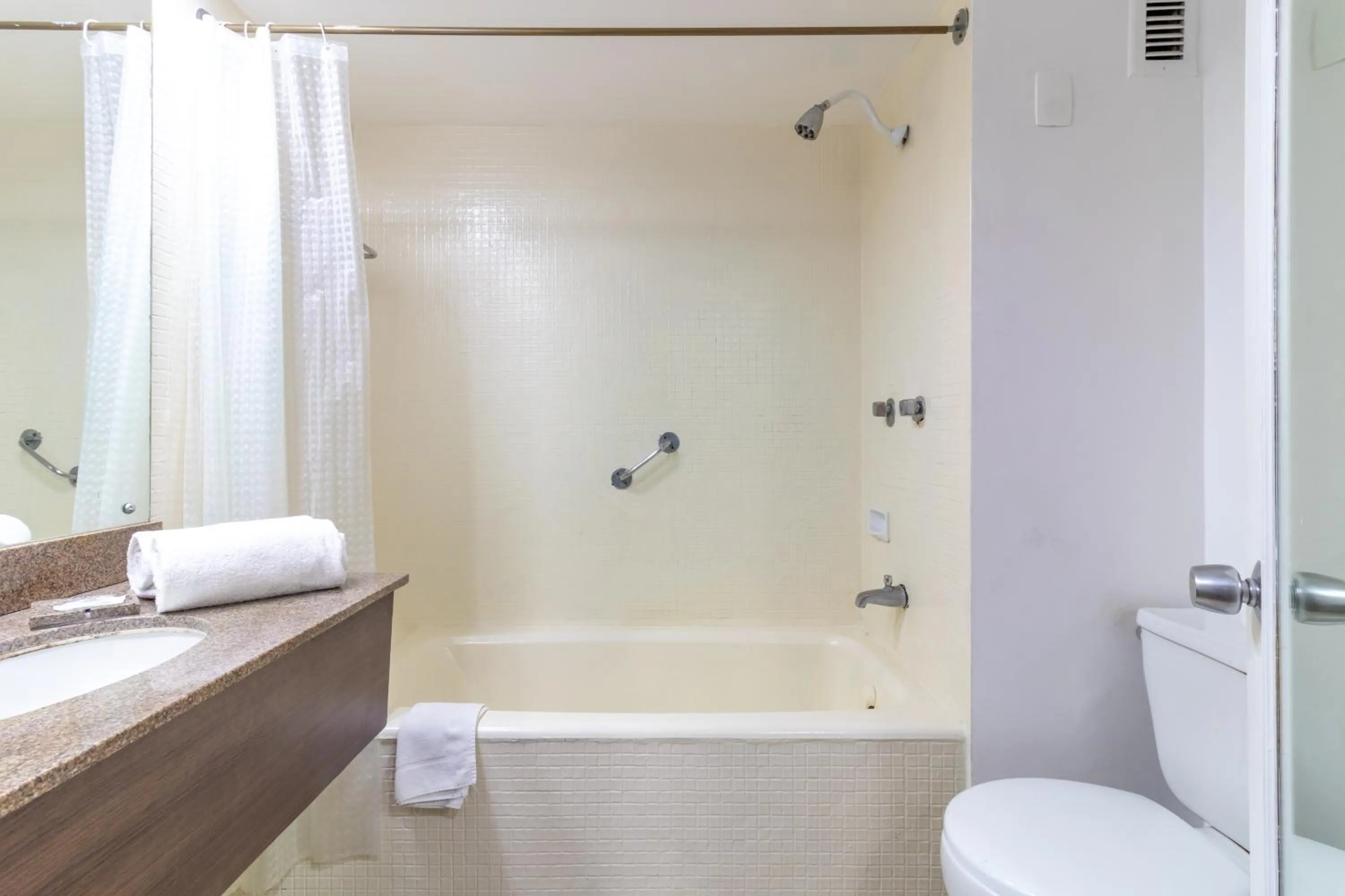 Shower in Gran Villagio Hotel SP by Castelo Itaipava