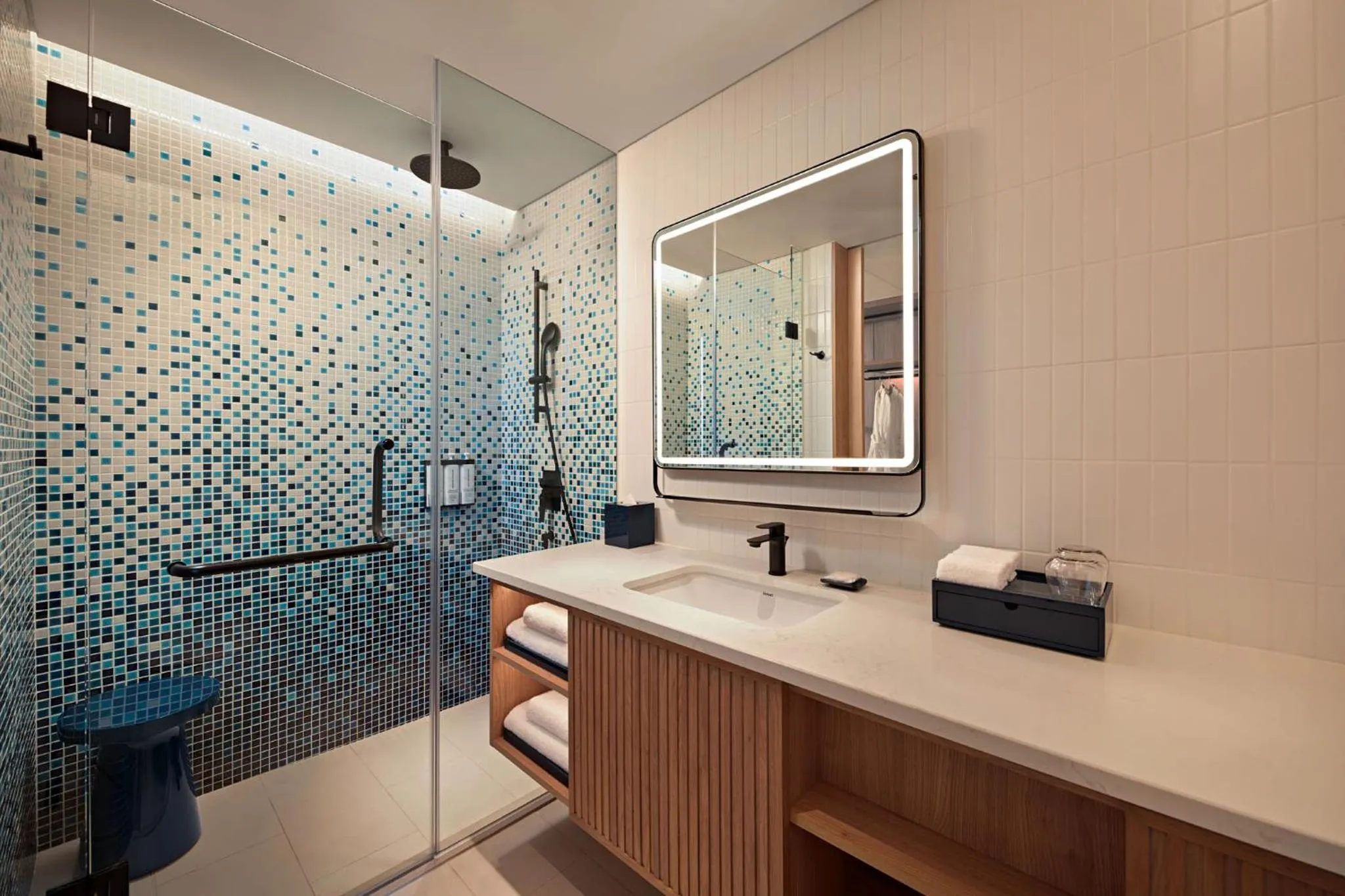 Shower in Hyatt Place Ha Long Bay, Bai Chay