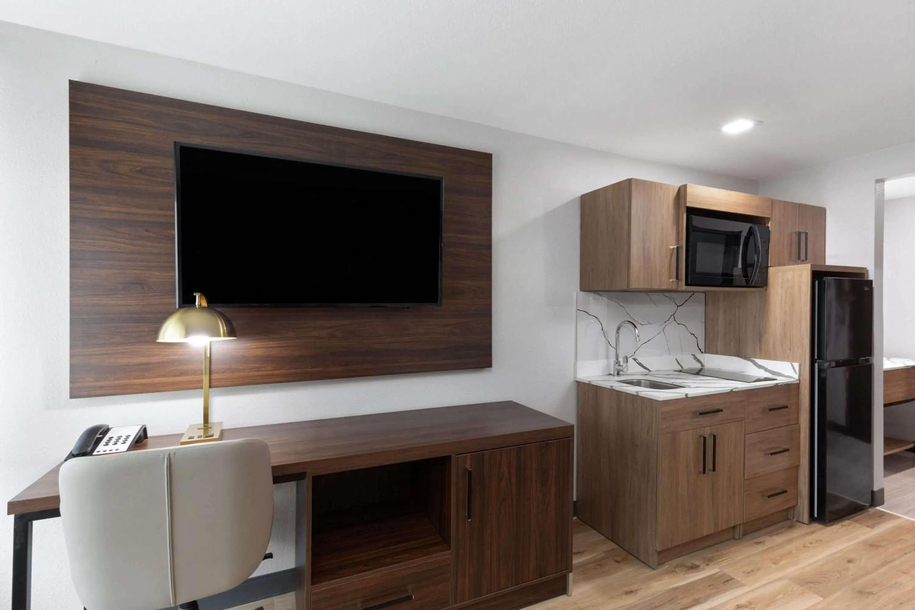 Photo of the whole room in Hawthorn Extended Stay by Wyndham Springdale