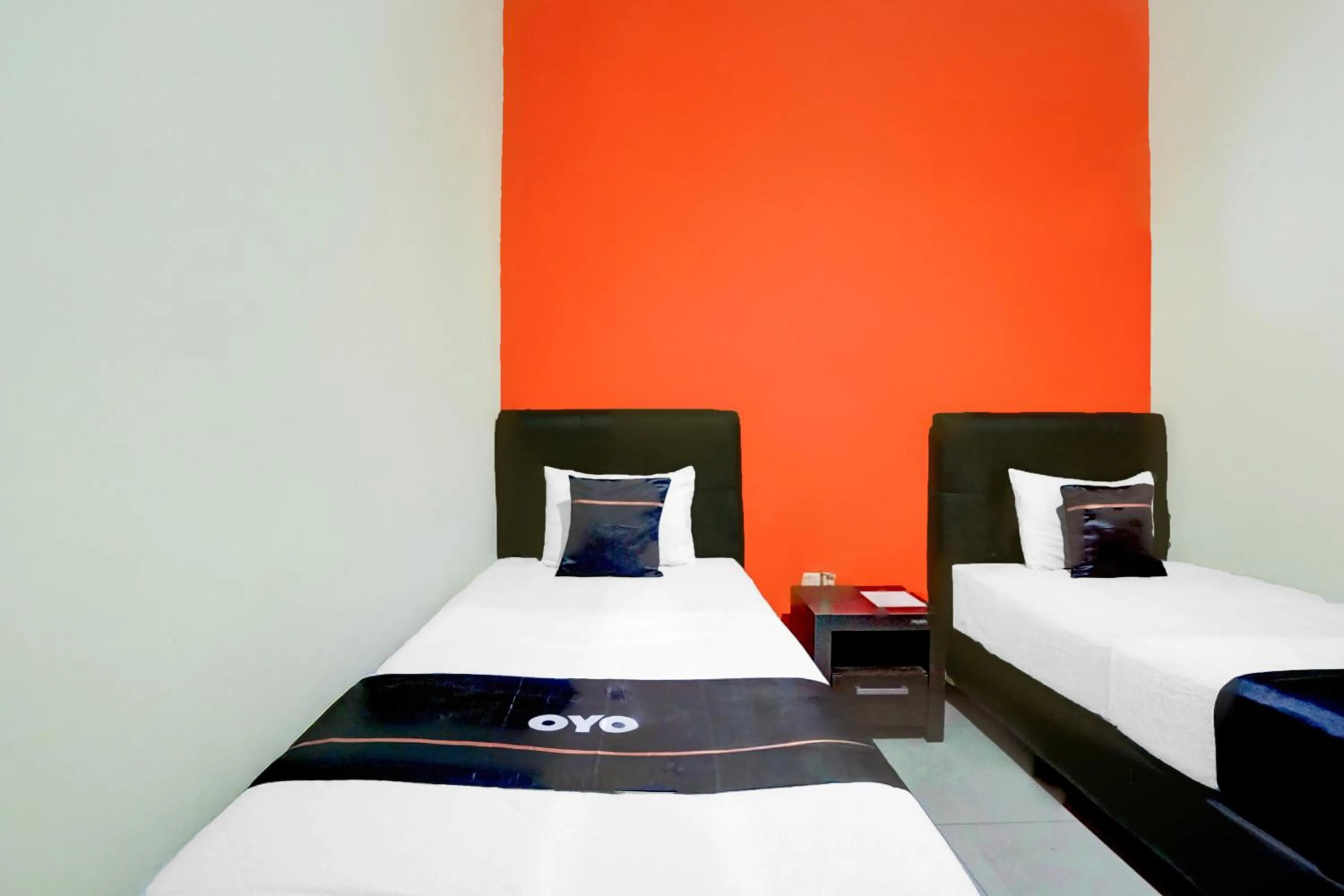 Bedroom, Bed in Hotel O 76 Gayungsari