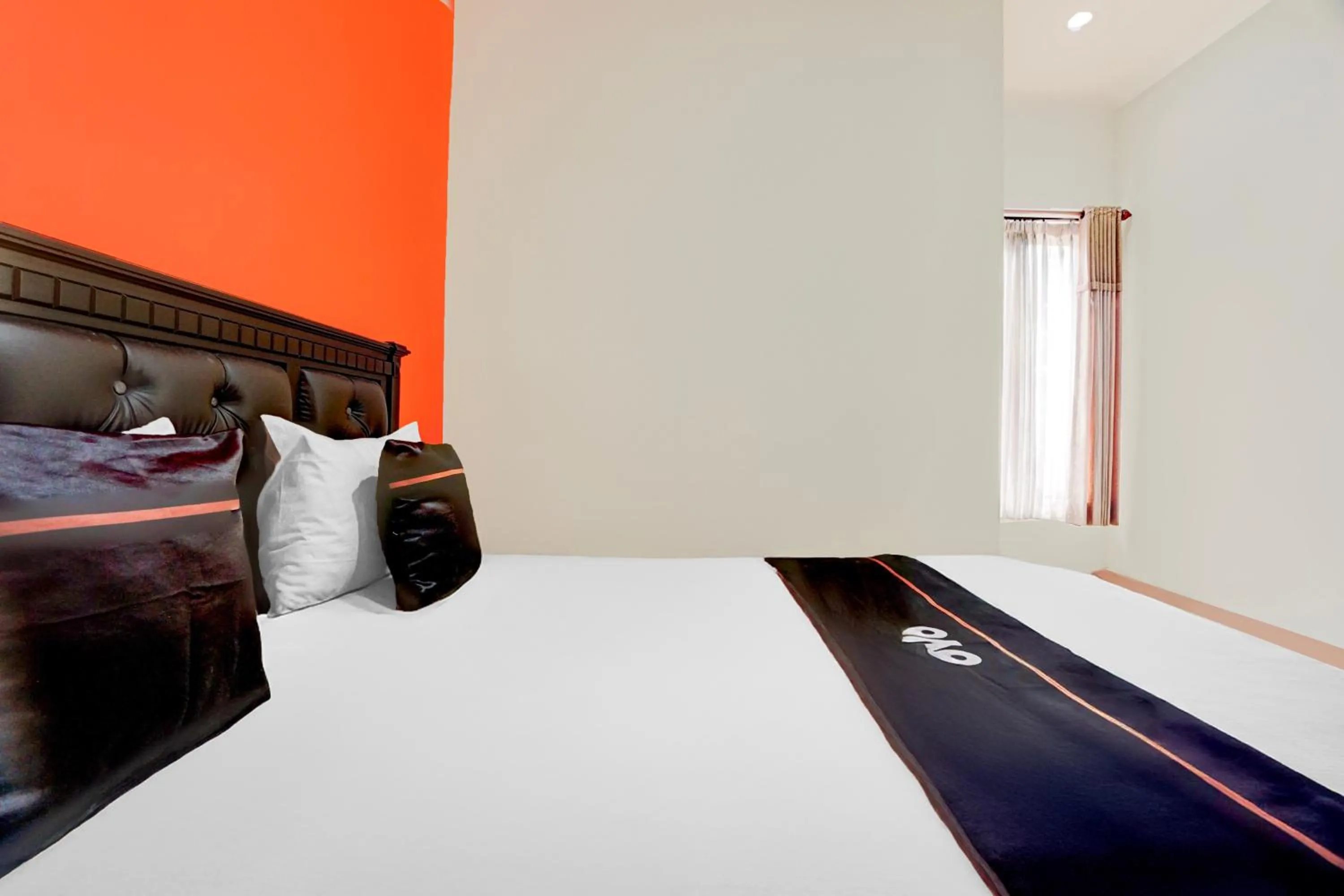 Bedroom, Bed in Hotel O 76 Gayungsari