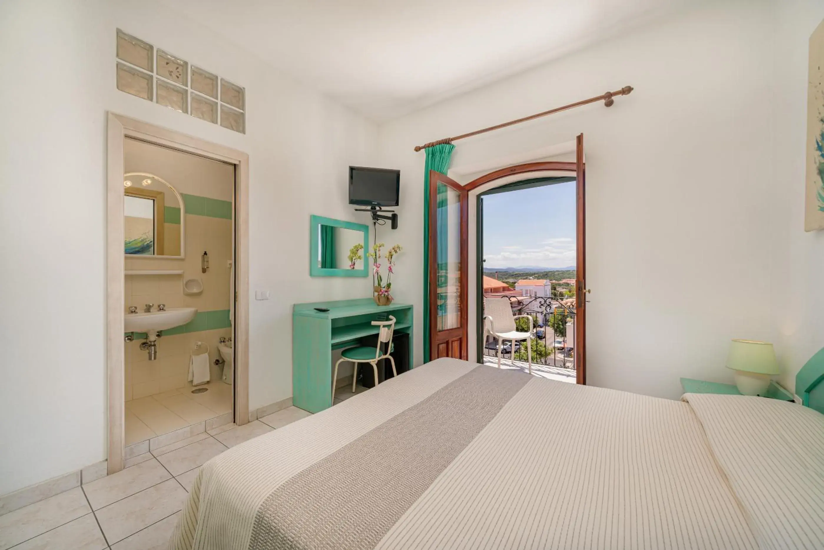 Comfort Room with Balcony in Hotel Marinaro Comfort Room with Balcony in Hotel Marinaro