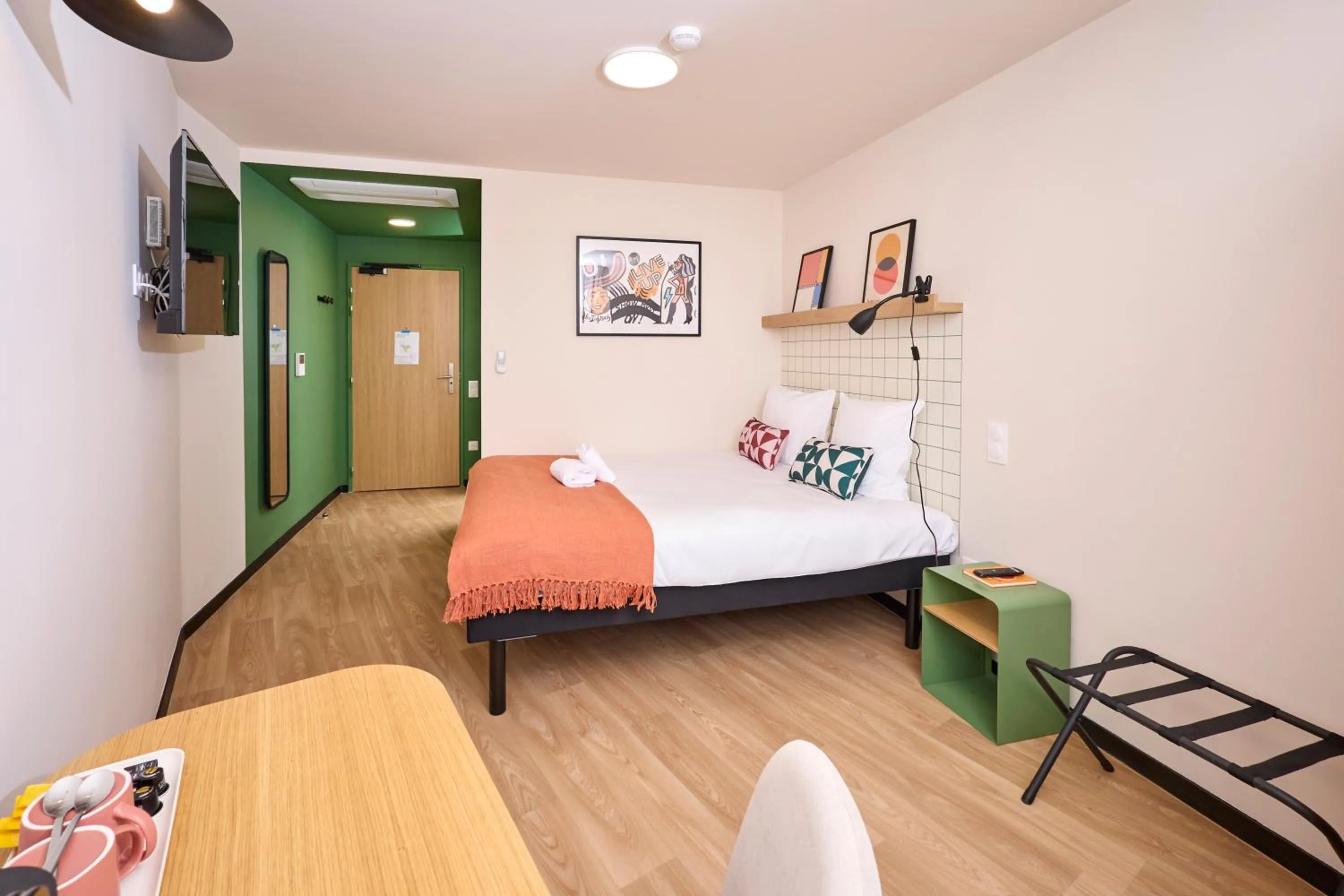 Bedroom, Bed in Hife Vélizy