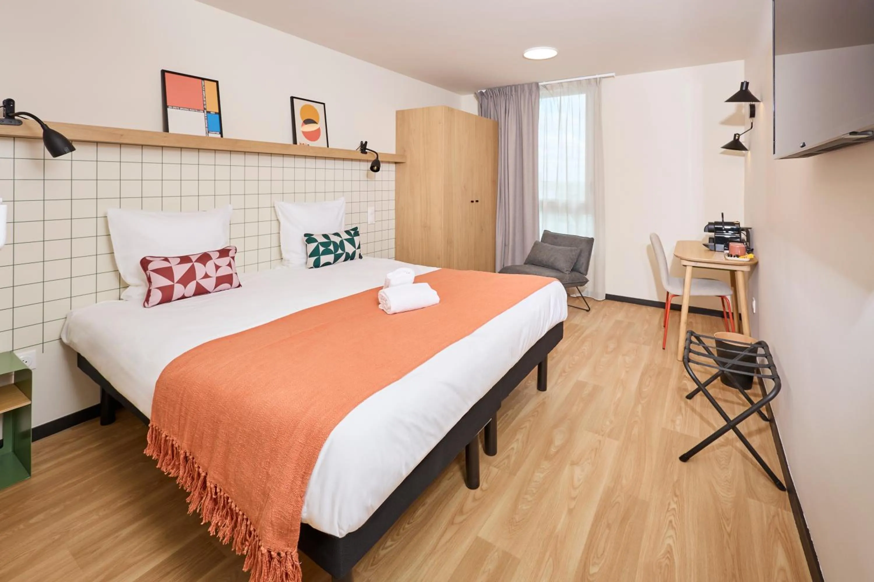 Bedroom, Bed in Hife Vélizy