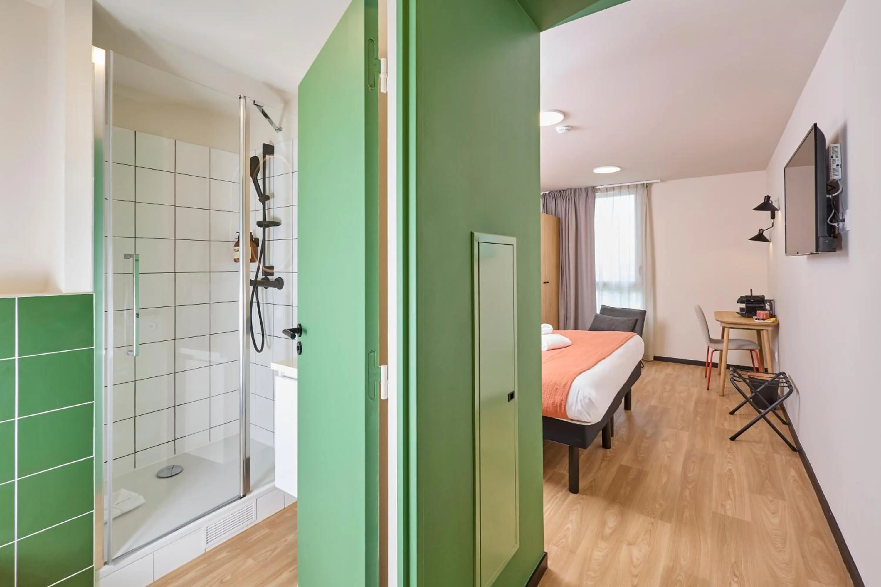 Bedroom, Bed in Hife Vélizy