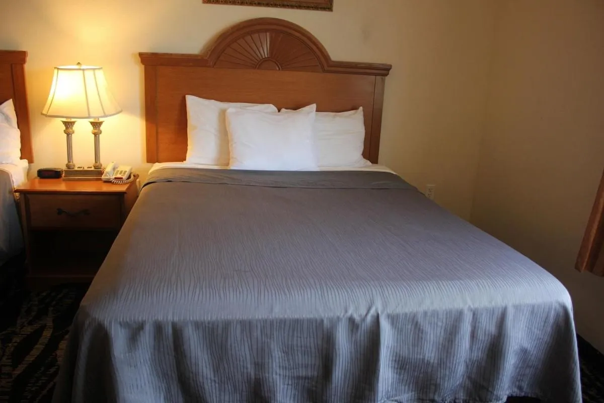 Bed in Heritage Inn and Suites