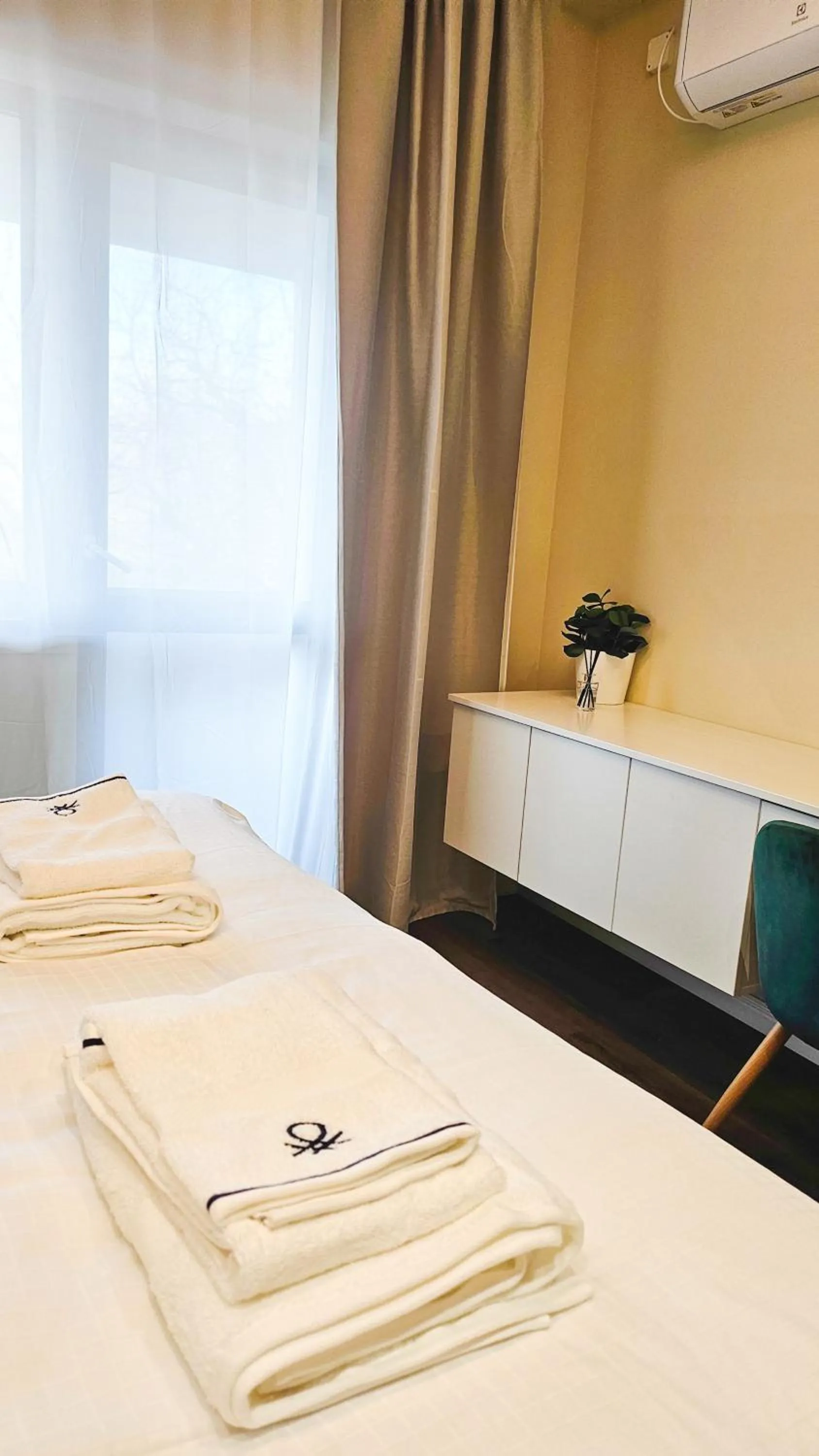 Bed in Little Bucharest downtown apartments Romana