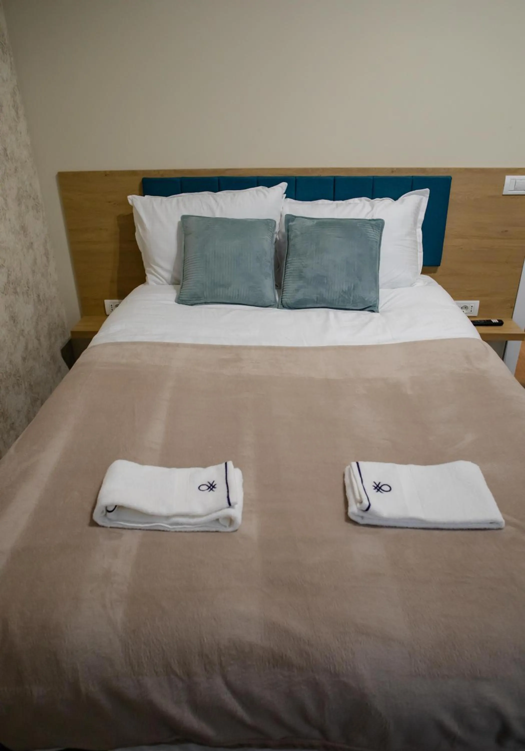 Bed in Little Bucharest downtown apartments Romana