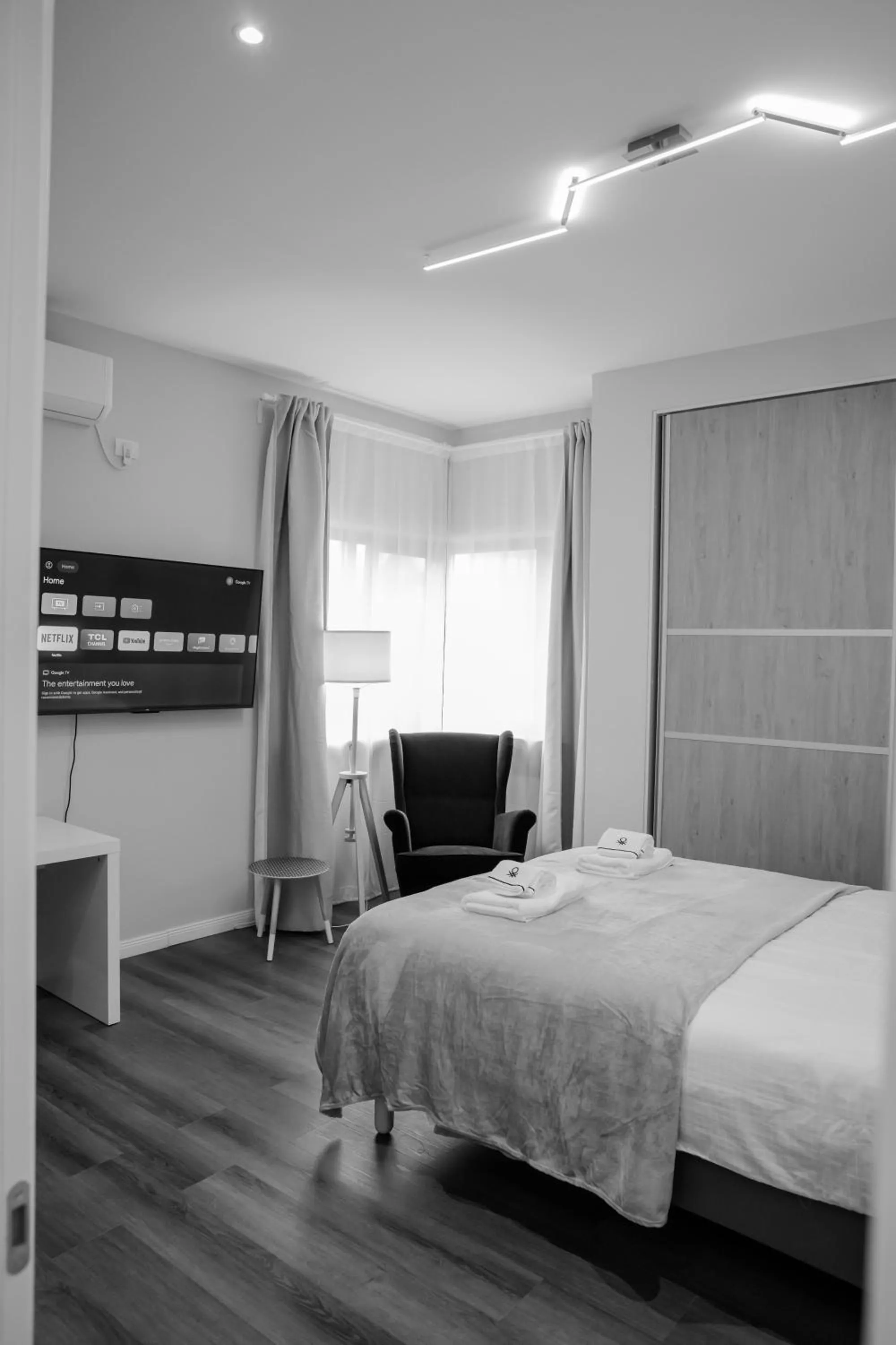 Bed in Little Bucharest downtown apartments Romana