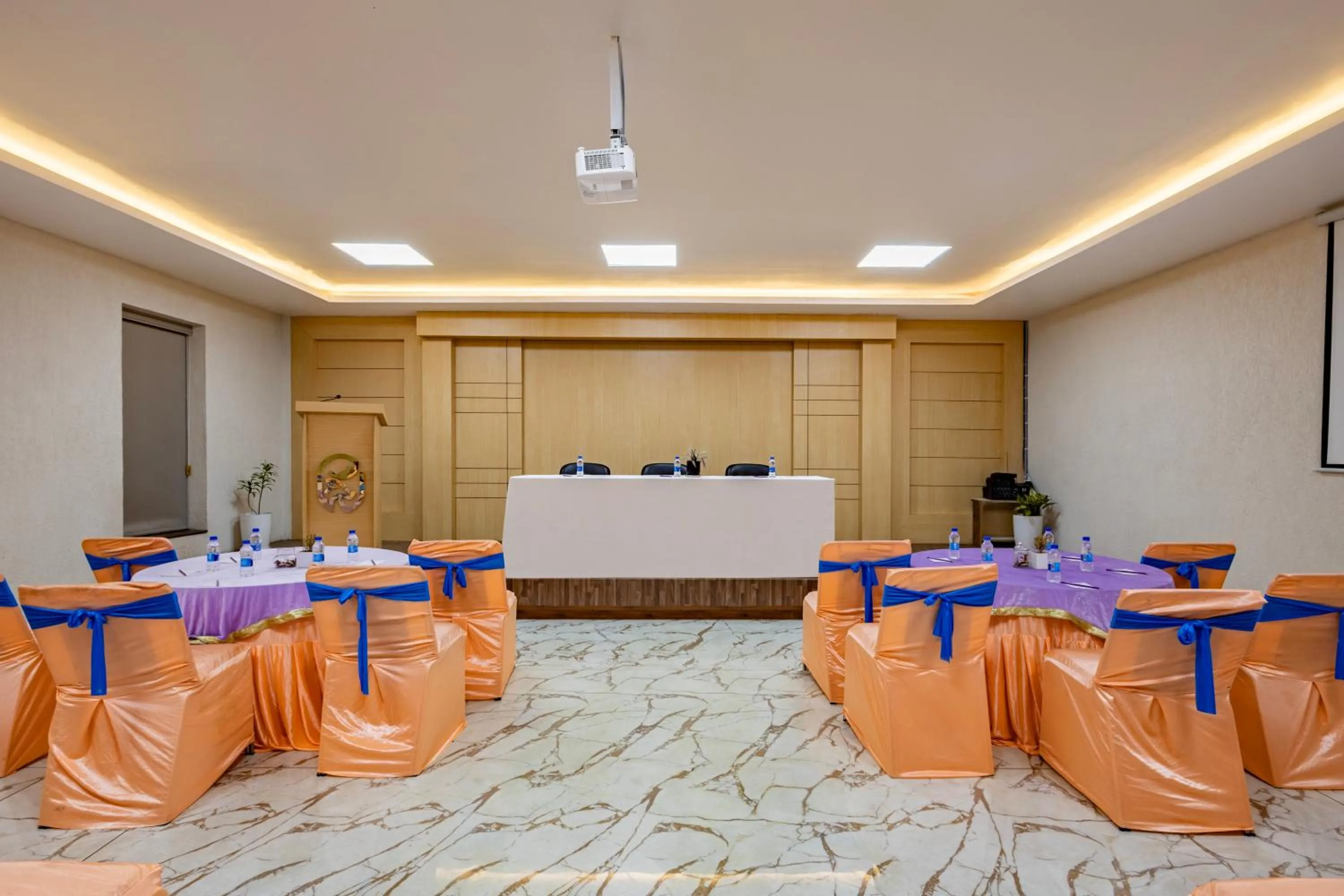Meeting/conference room in Sterling Kastoori Rudraprayag